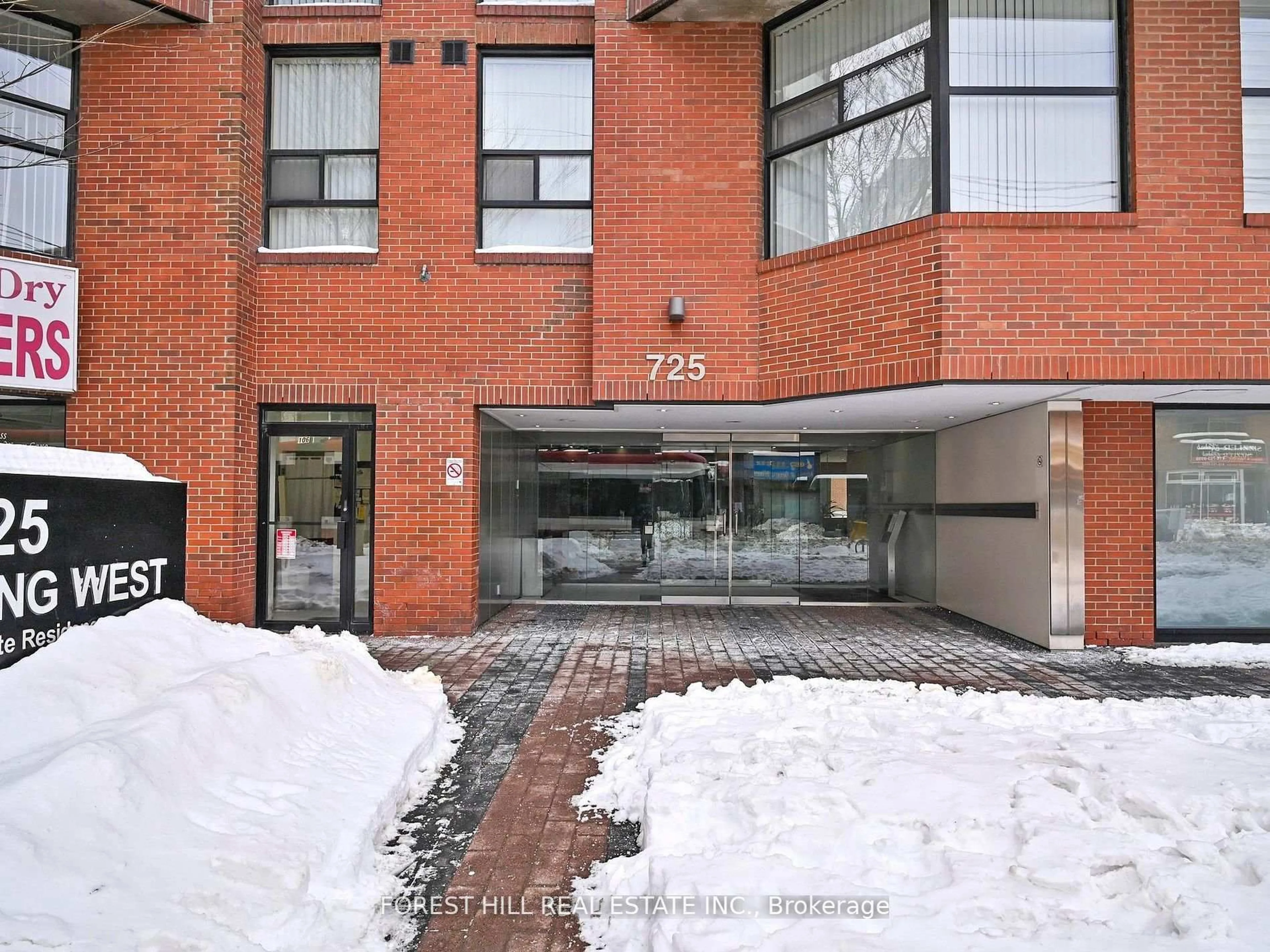 Indoor foyer for 725 King St #901, Toronto Ontario M5V 2W9