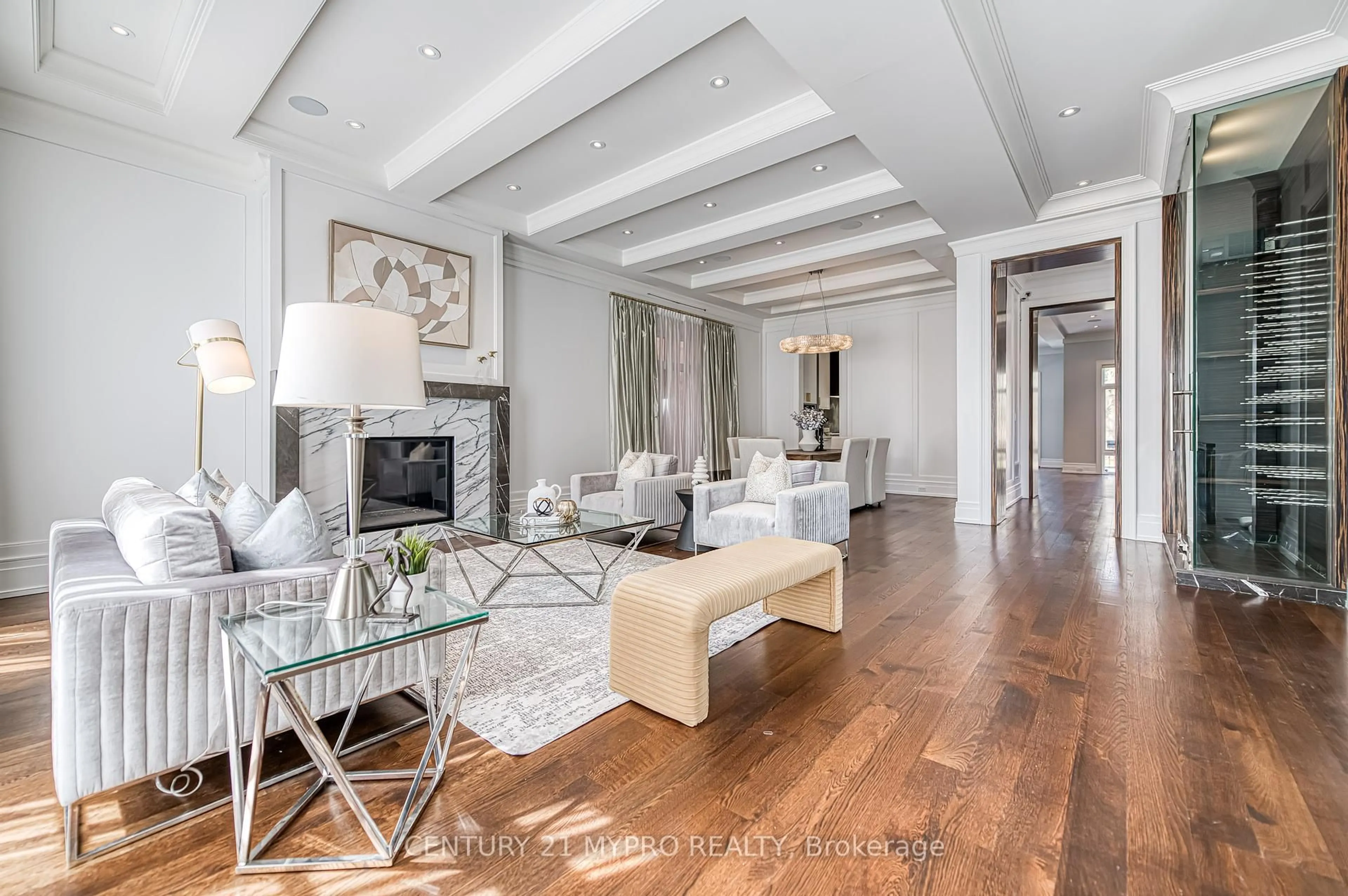 Living room with furniture, unknown for 26 Strathearn Blvd, Toronto Ontario M5P 1S7