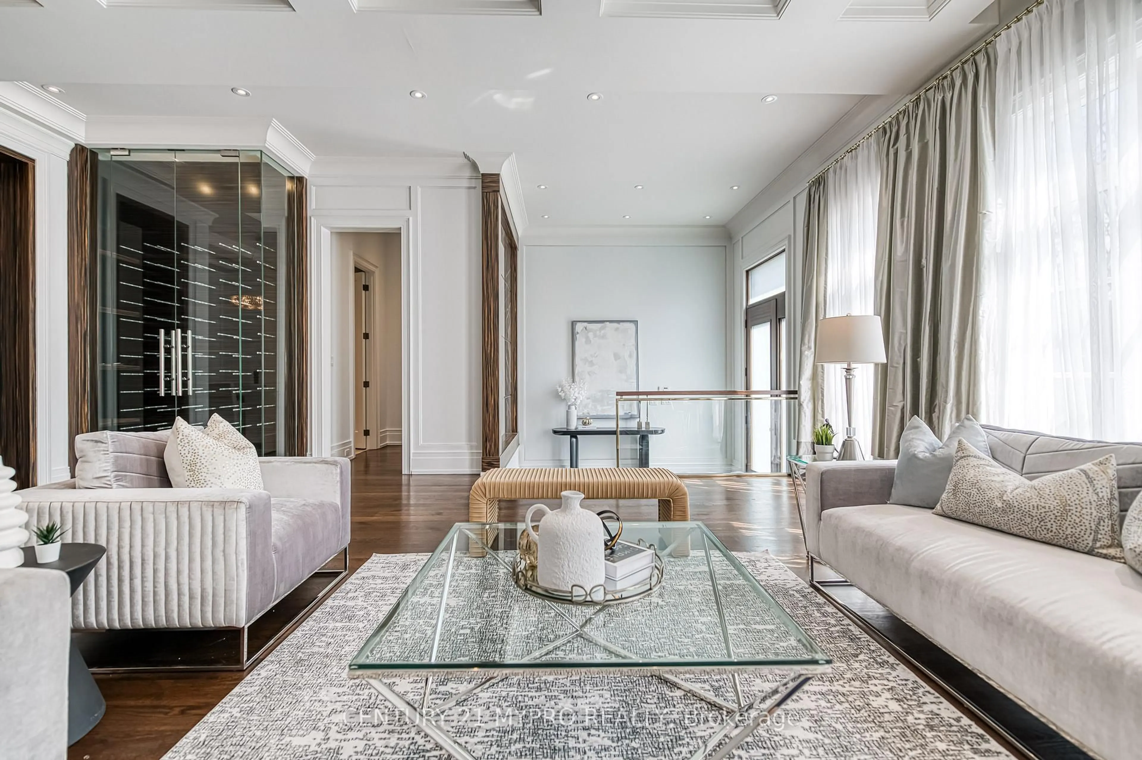 Living room with furniture, unknown for 26 Strathearn Blvd, Toronto Ontario M5P 1S7