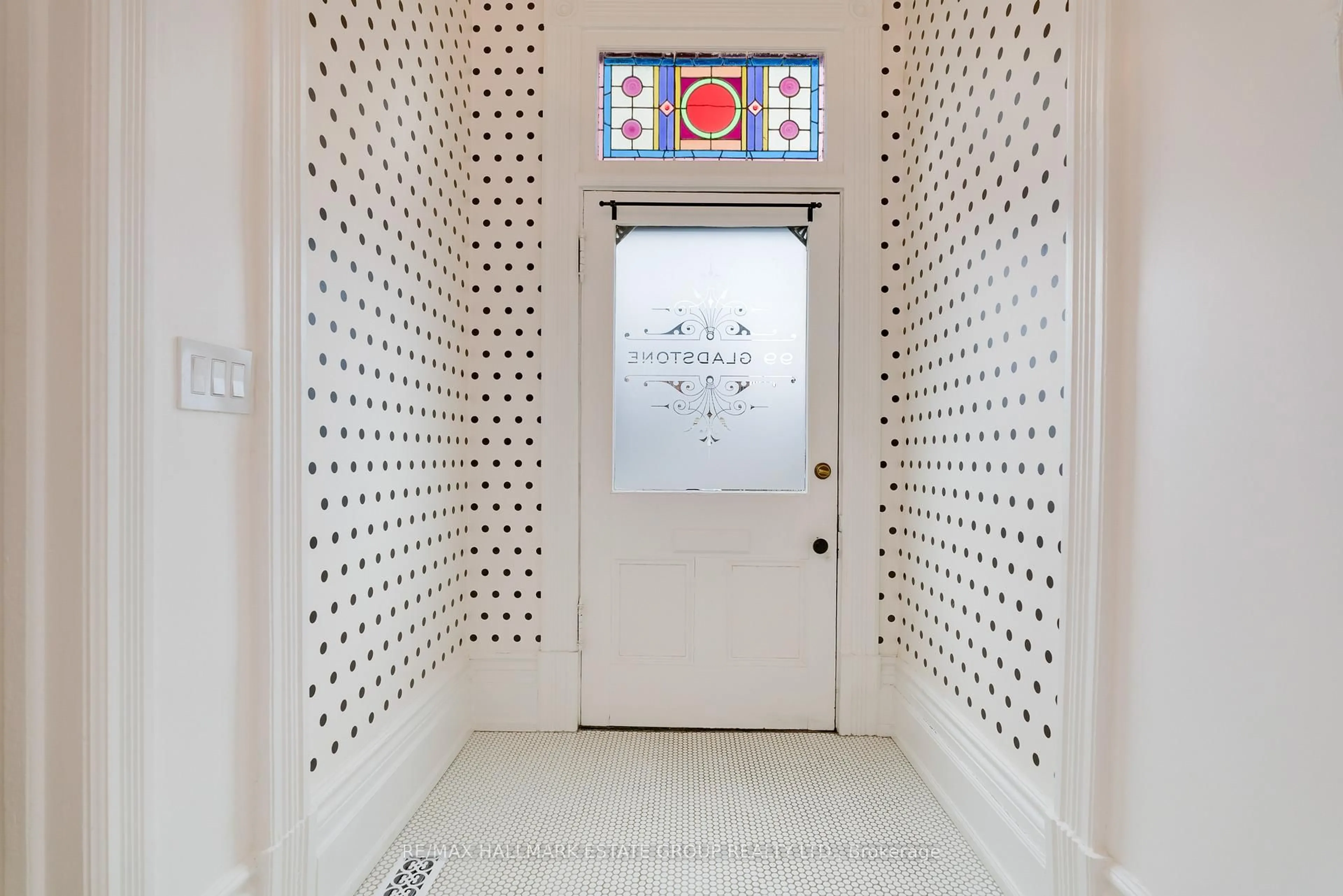 Indoor entryway for 99 Gladstone Ave, Toronto Ontario M6J 3L1