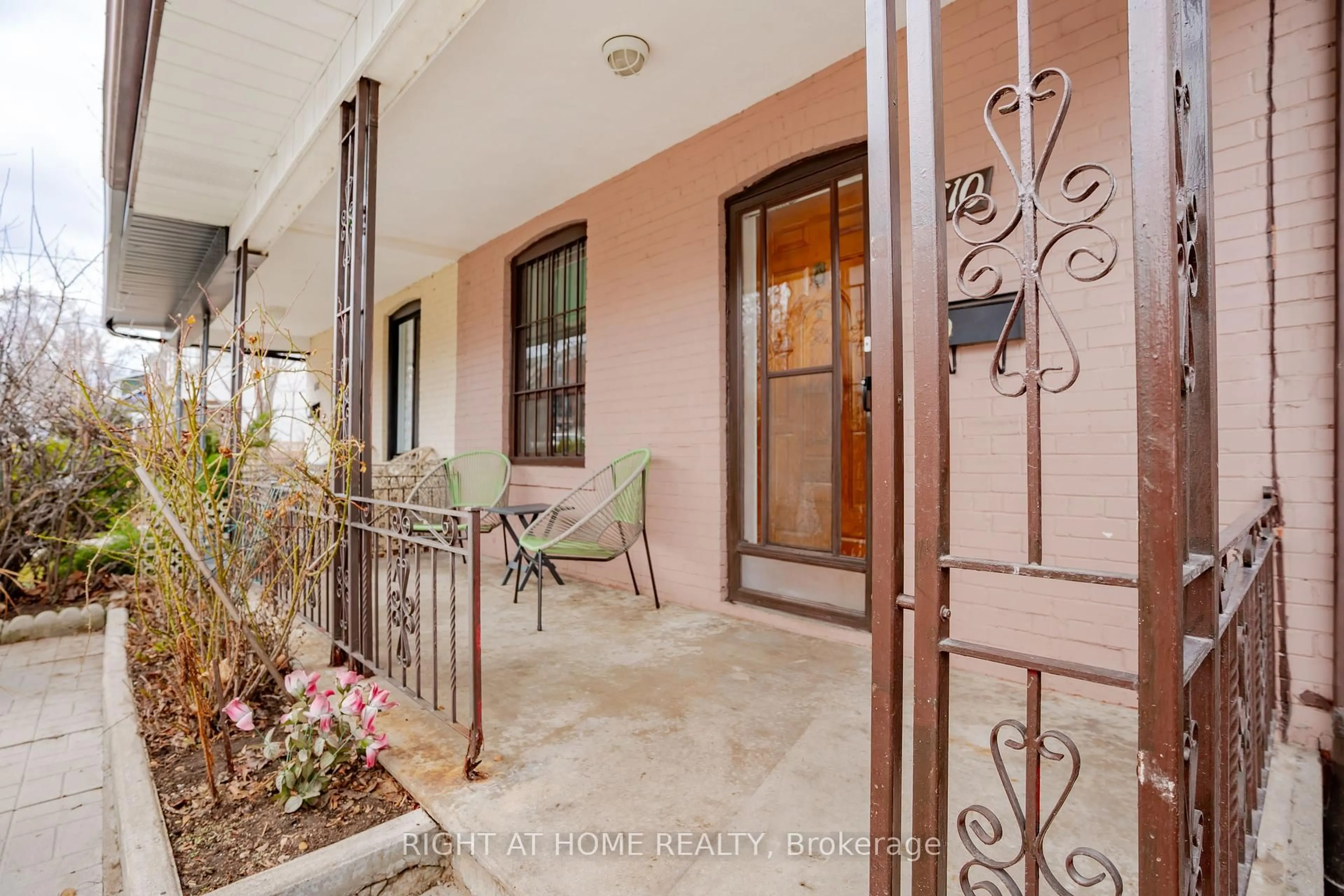 Patio, street for 610 Lauder Ave, Toronto Ontario M6E 3J7