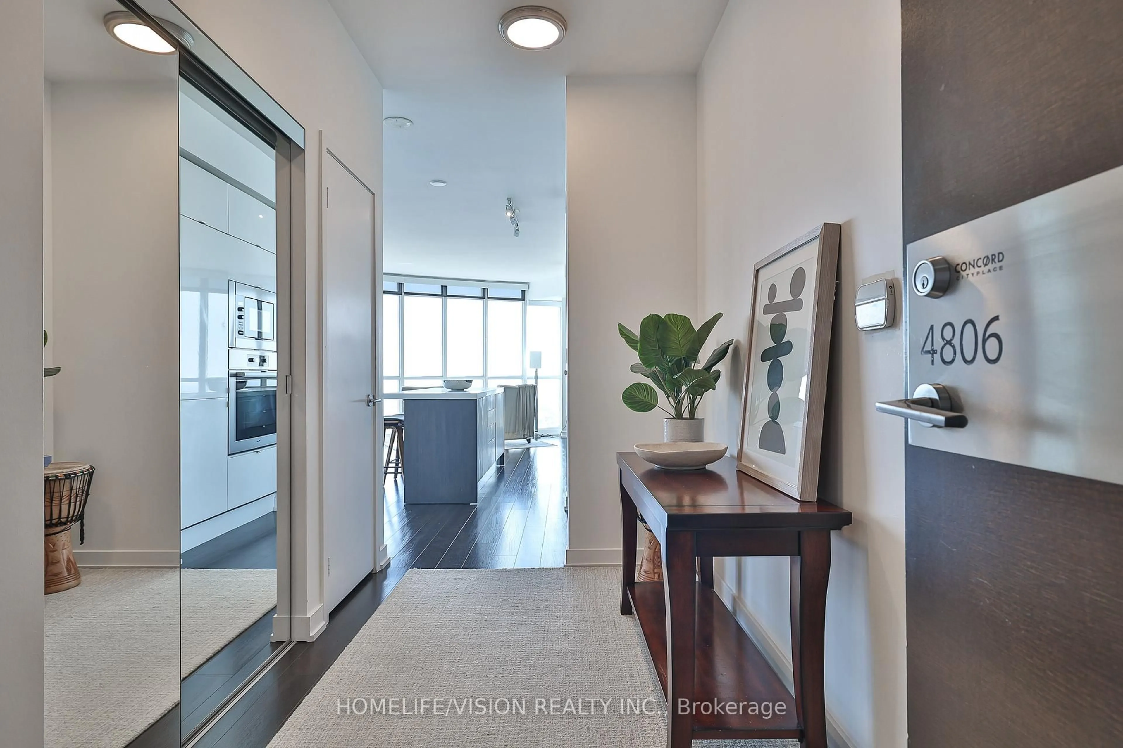 Indoor foyer for 21 Iceboat Terr #4806, Toronto Ontario M5V 4A9