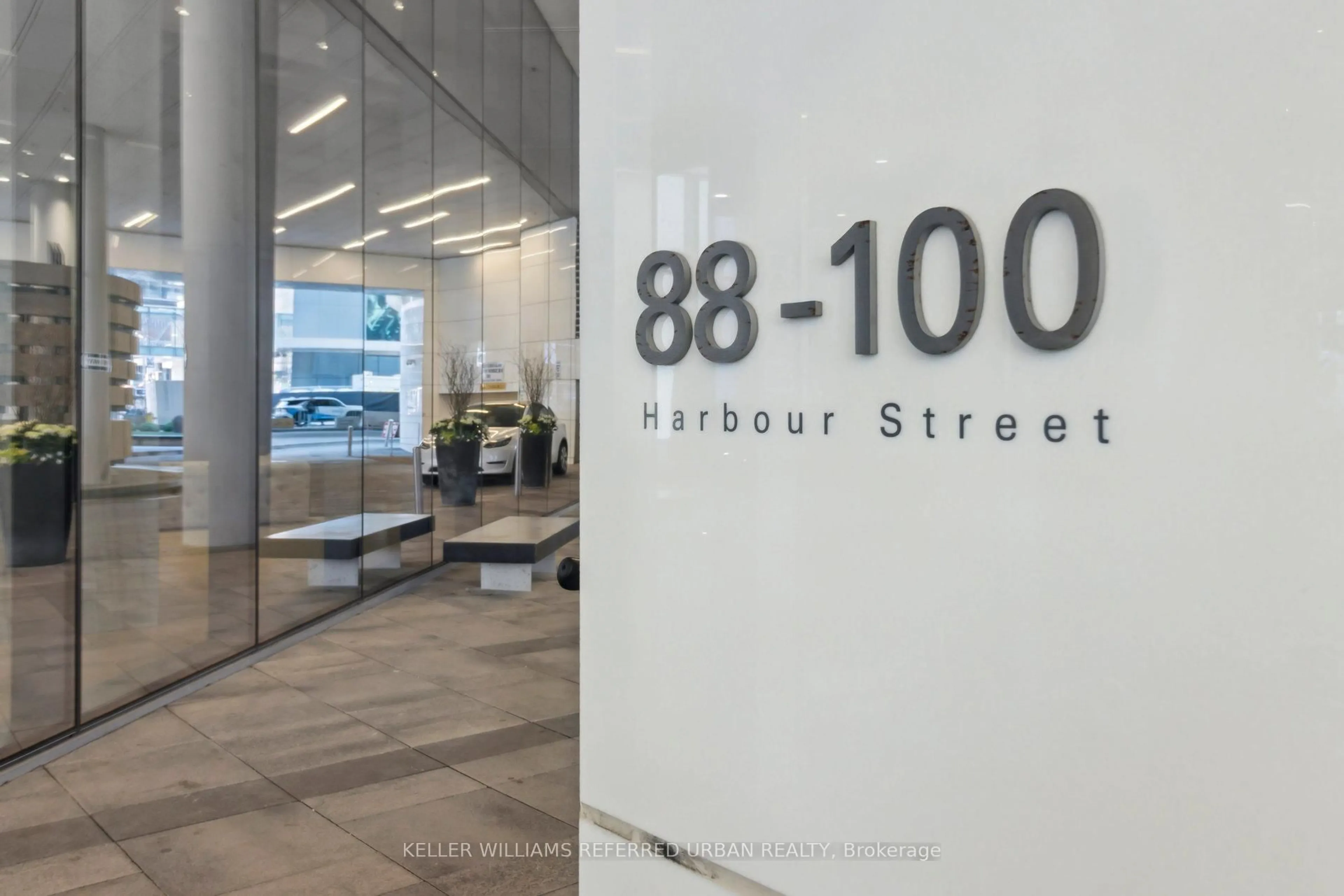 Indoor foyer for 100 Harbour St #3910, Toronto Ontario M5J 0B5