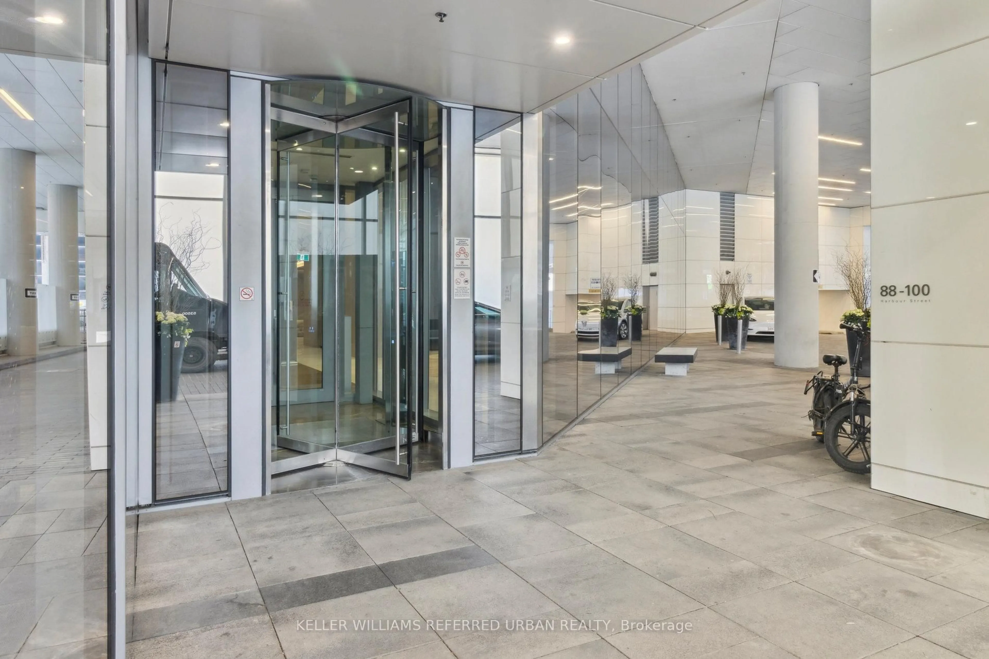 Indoor foyer for 100 Harbour St #3910, Toronto Ontario M5J 0B5