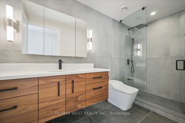 Additional property image - 70 Roehampton Ave Unit 314