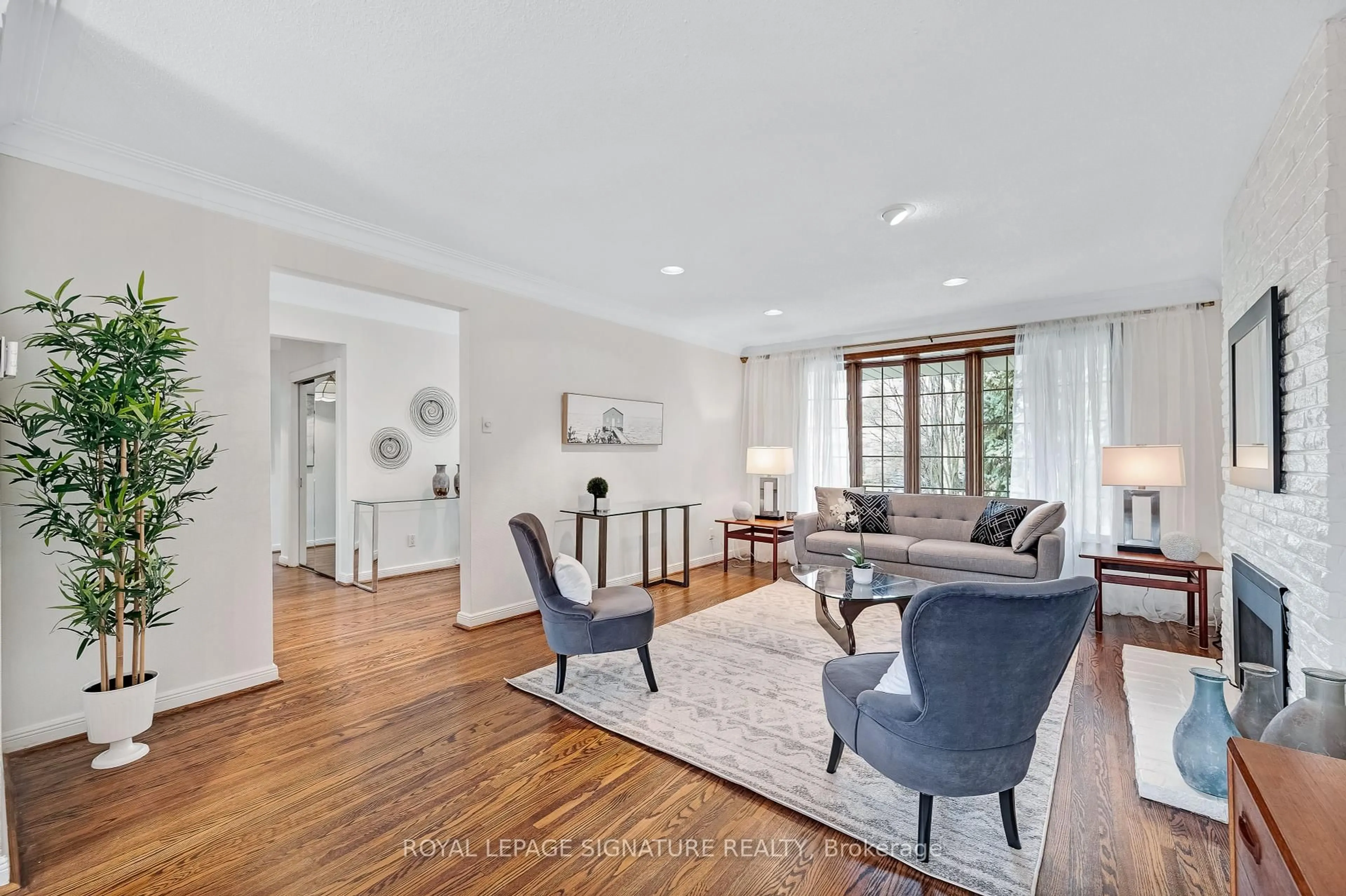 Living room with furniture, unknown for 30 Sumner Heights Dr, Toronto Ontario M2K 1Y3