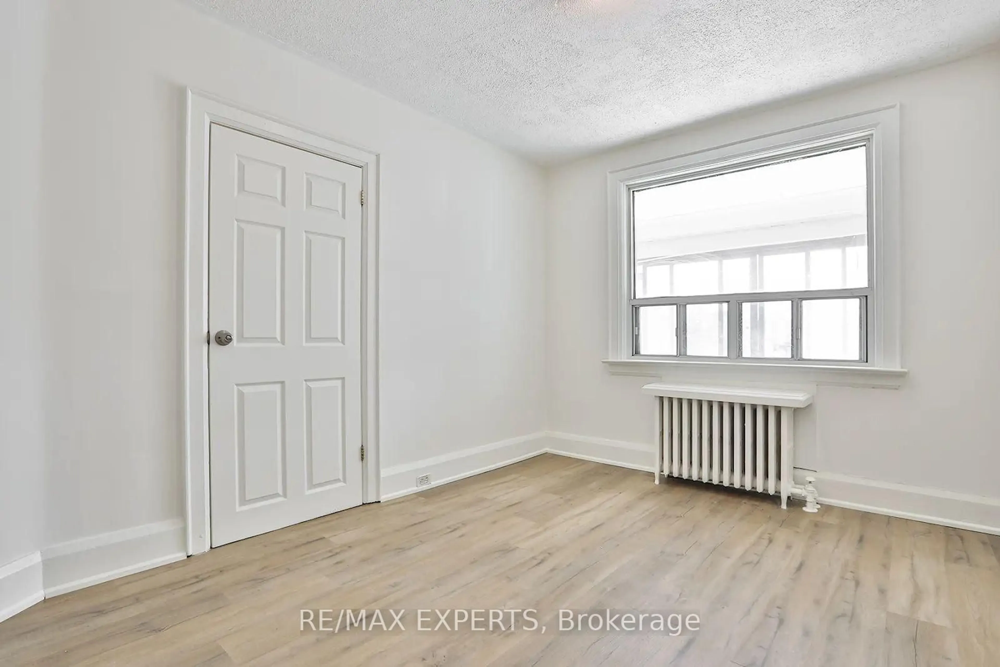 A pic of a room for 659 Vaughan Rd, Toronto Ontario M6E 2Y4