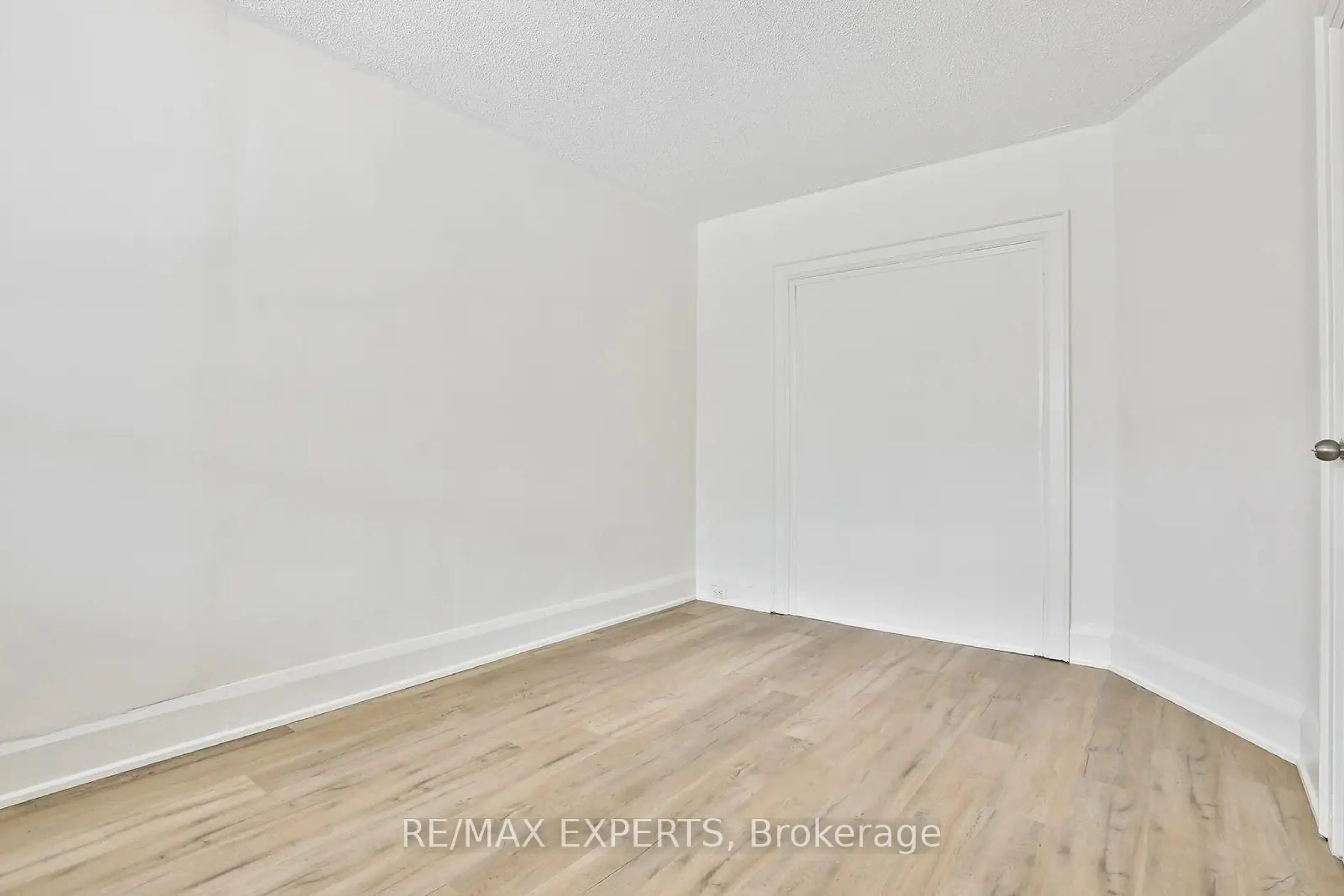 A pic of a room for 659 Vaughan Rd, Toronto Ontario M6E 2Y4