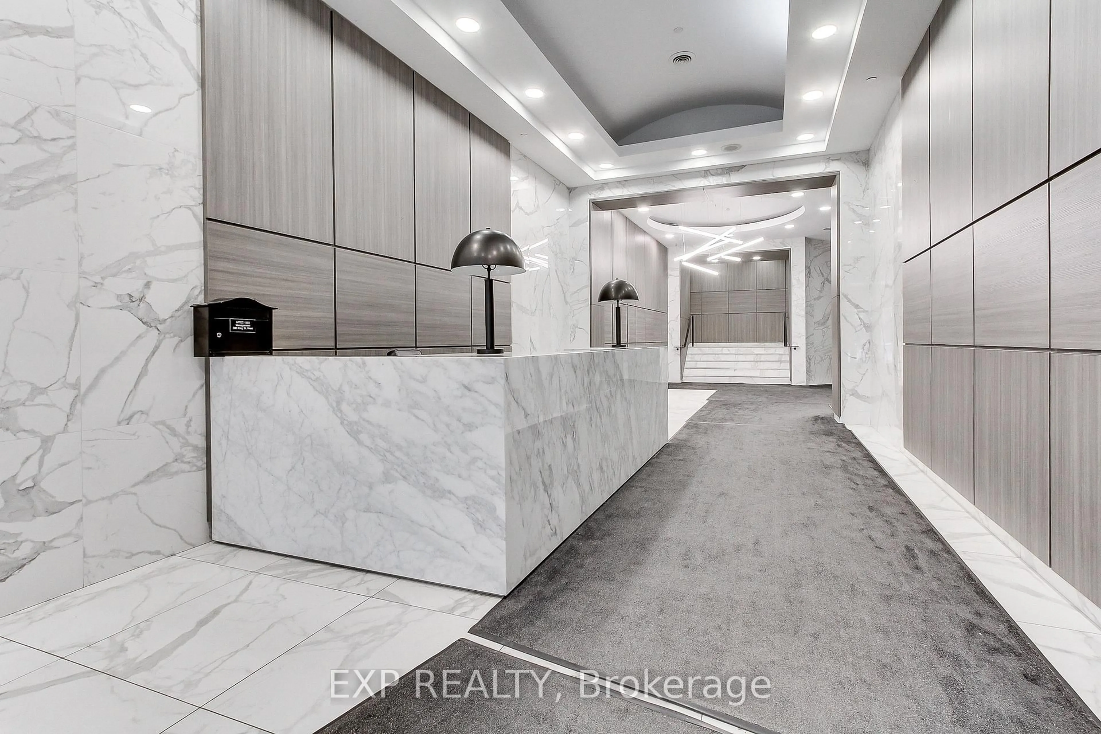 Unknown for 393 King St #501, Toronto Ontario M5V 3G8