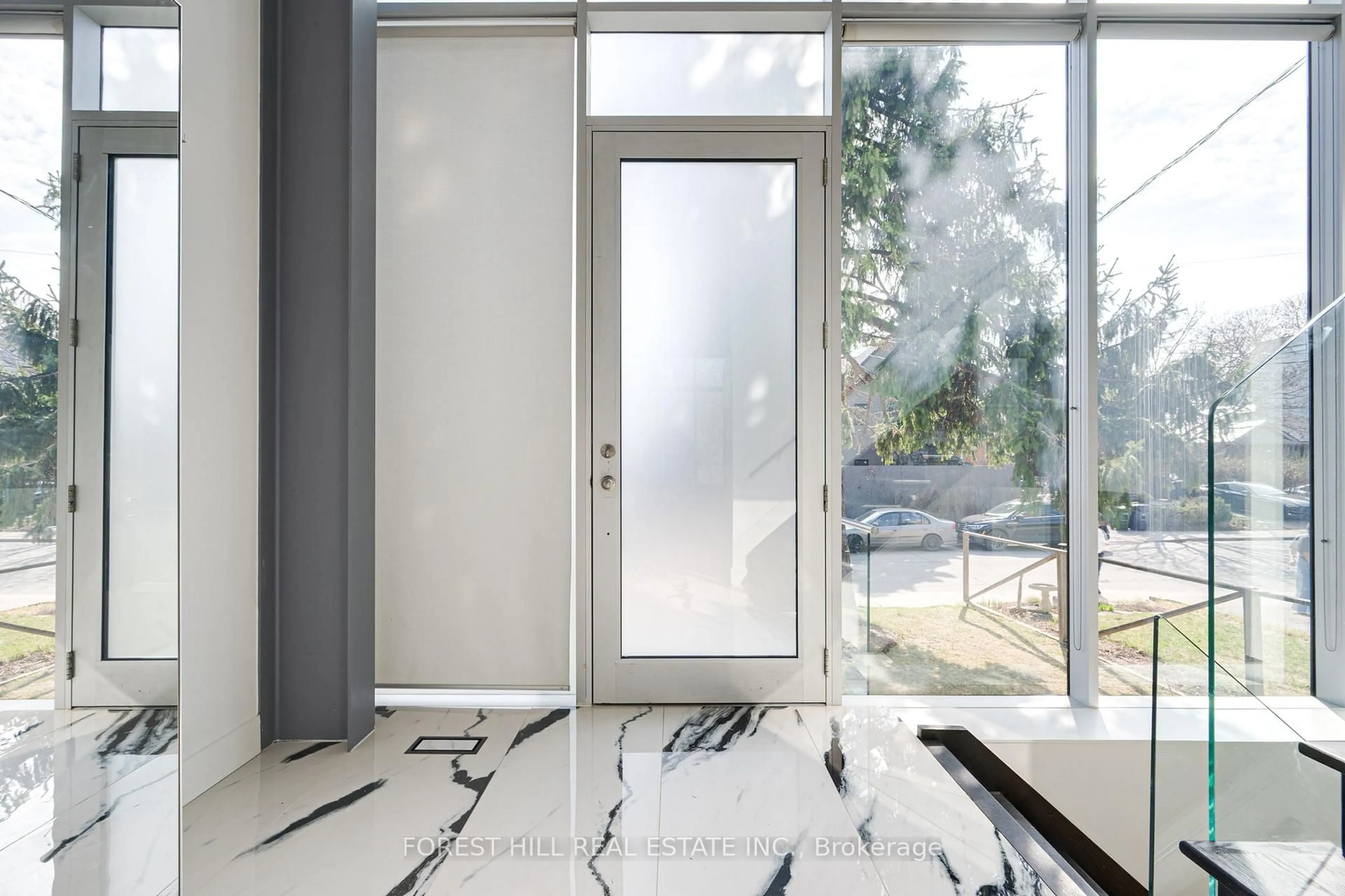Indoor entryway for 561 Arlington Ave, Toronto Ontario M6C 3A6