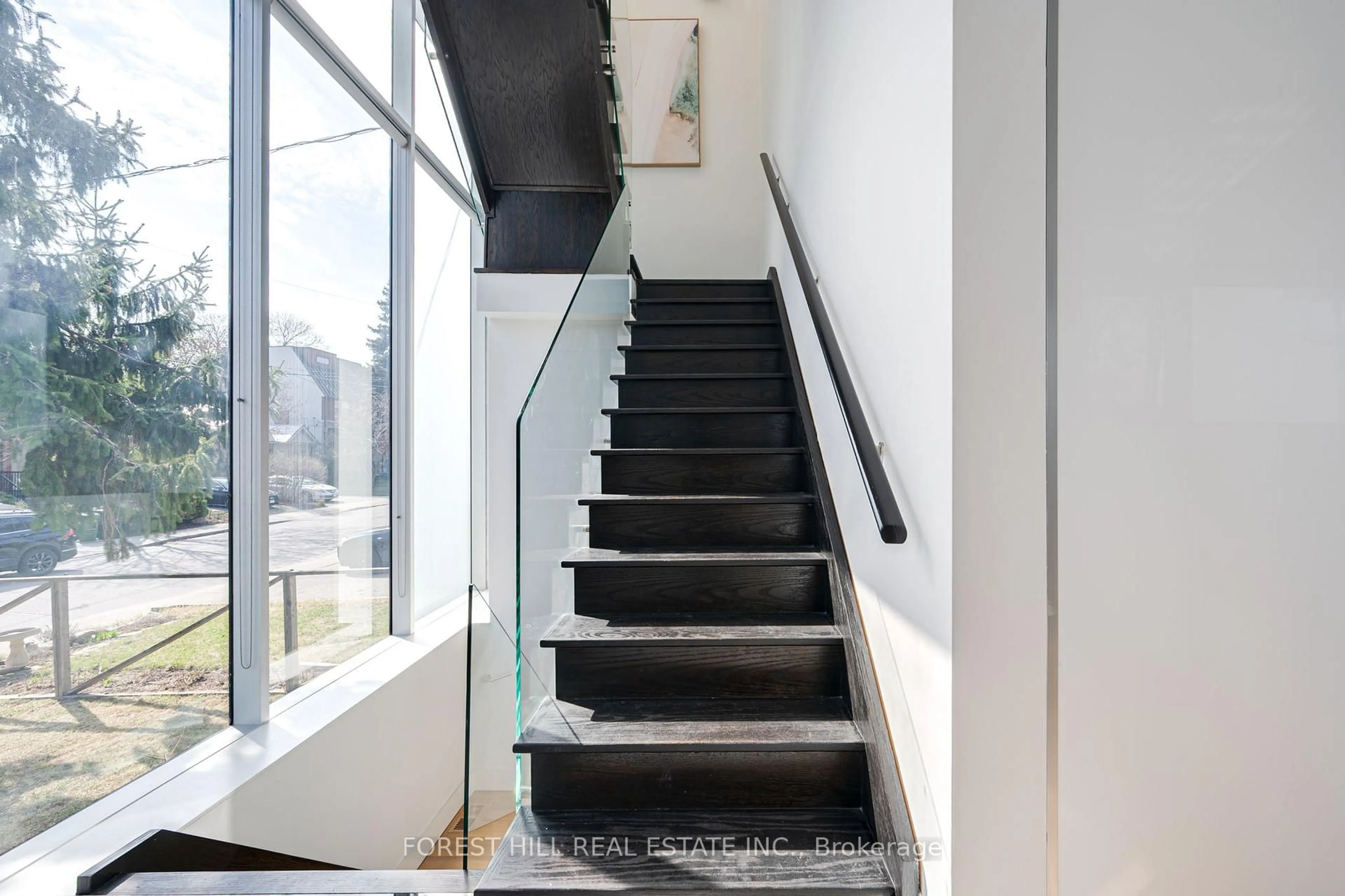 Stairs for 561 Arlington Ave, Toronto Ontario M6C 3A6