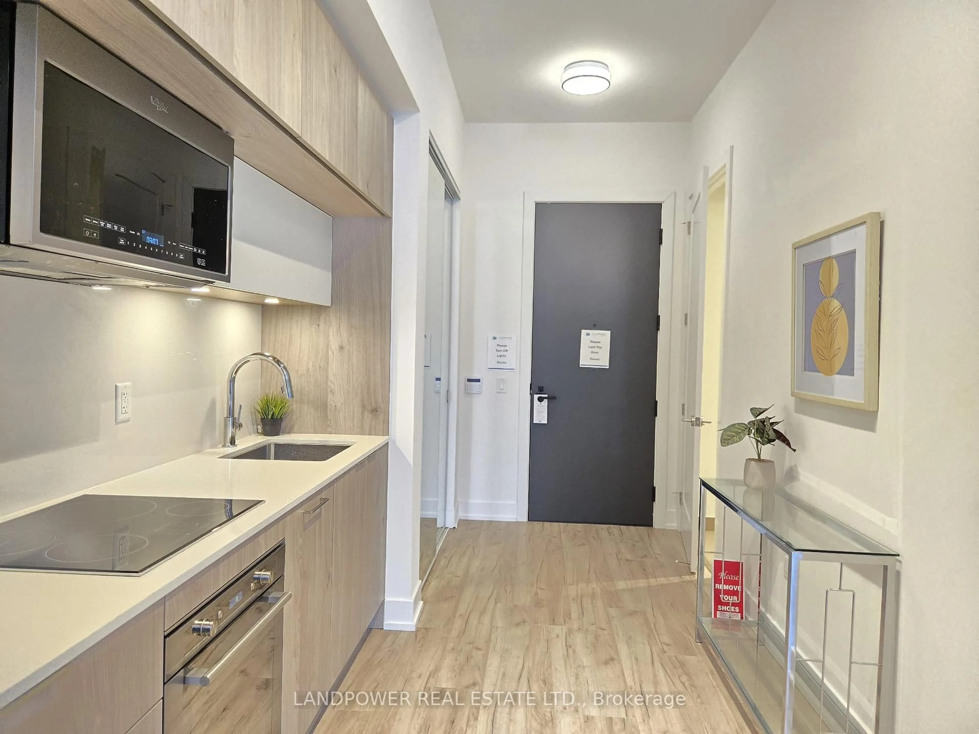 Standard kitchen, unknown for 25 Adra Grado Way #258, Toronto Ontario M2J 0H6