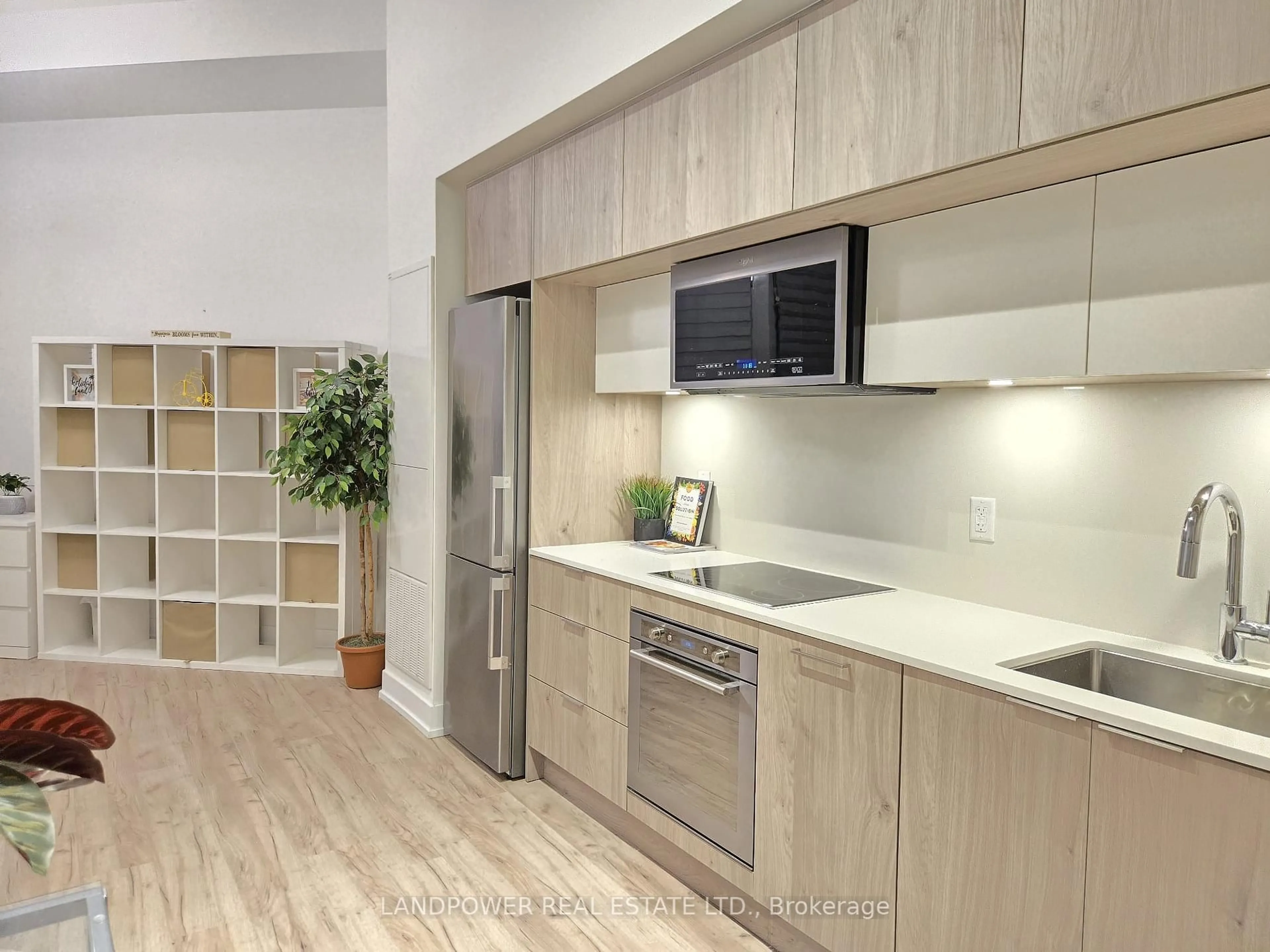 Contemporary kitchen, unknown for 25 Adra Grado Way #258, Toronto Ontario M2J 0H6
