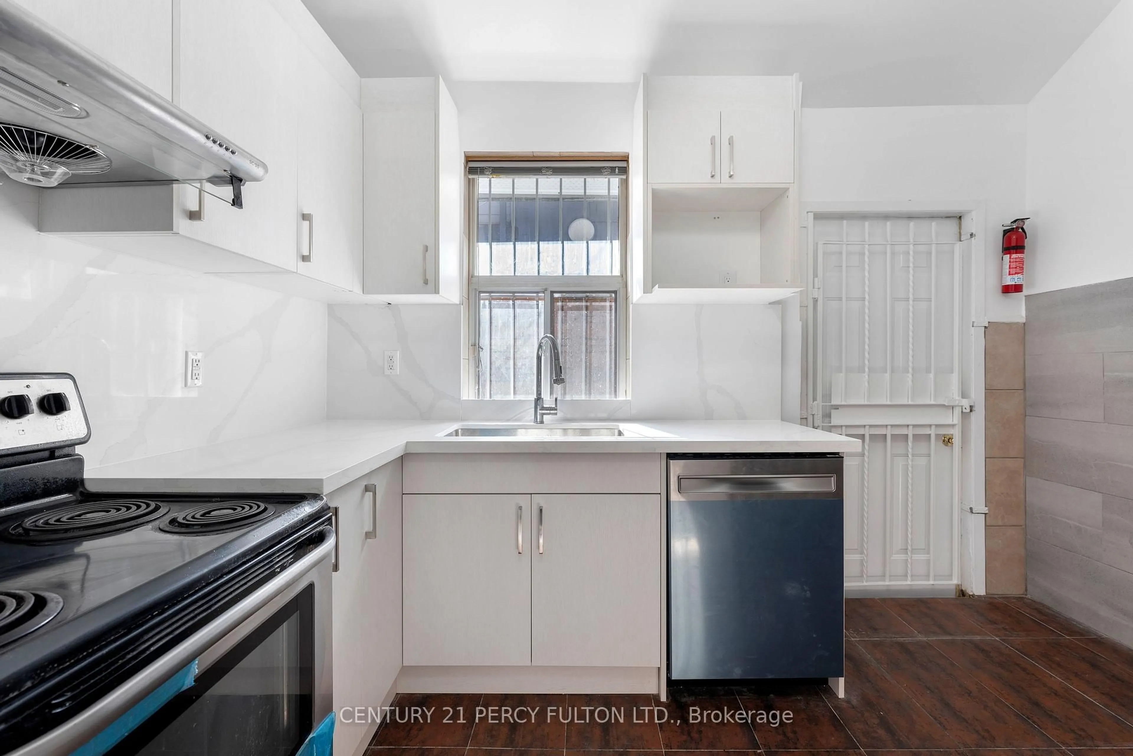 Standard kitchen, unknown for 47 Grange Ave, Toronto Ontario M5T 1C6