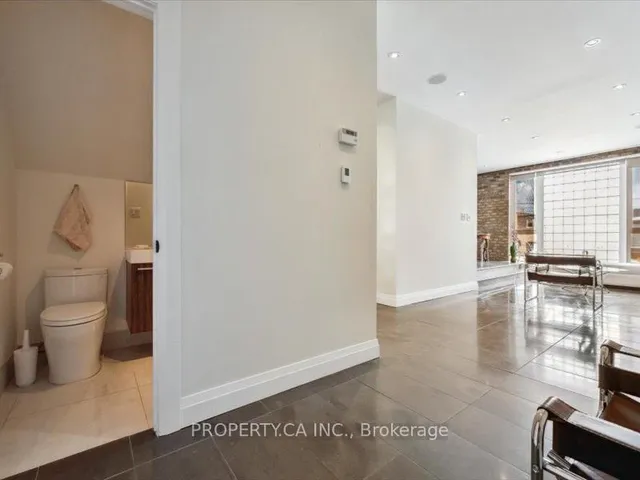 Additional property image - 670 Richmond St Unit 204