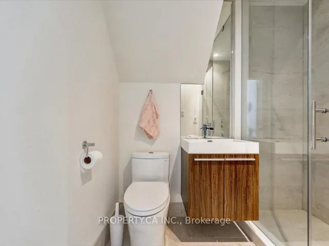 Additional property image - 670 Richmond St Unit 204