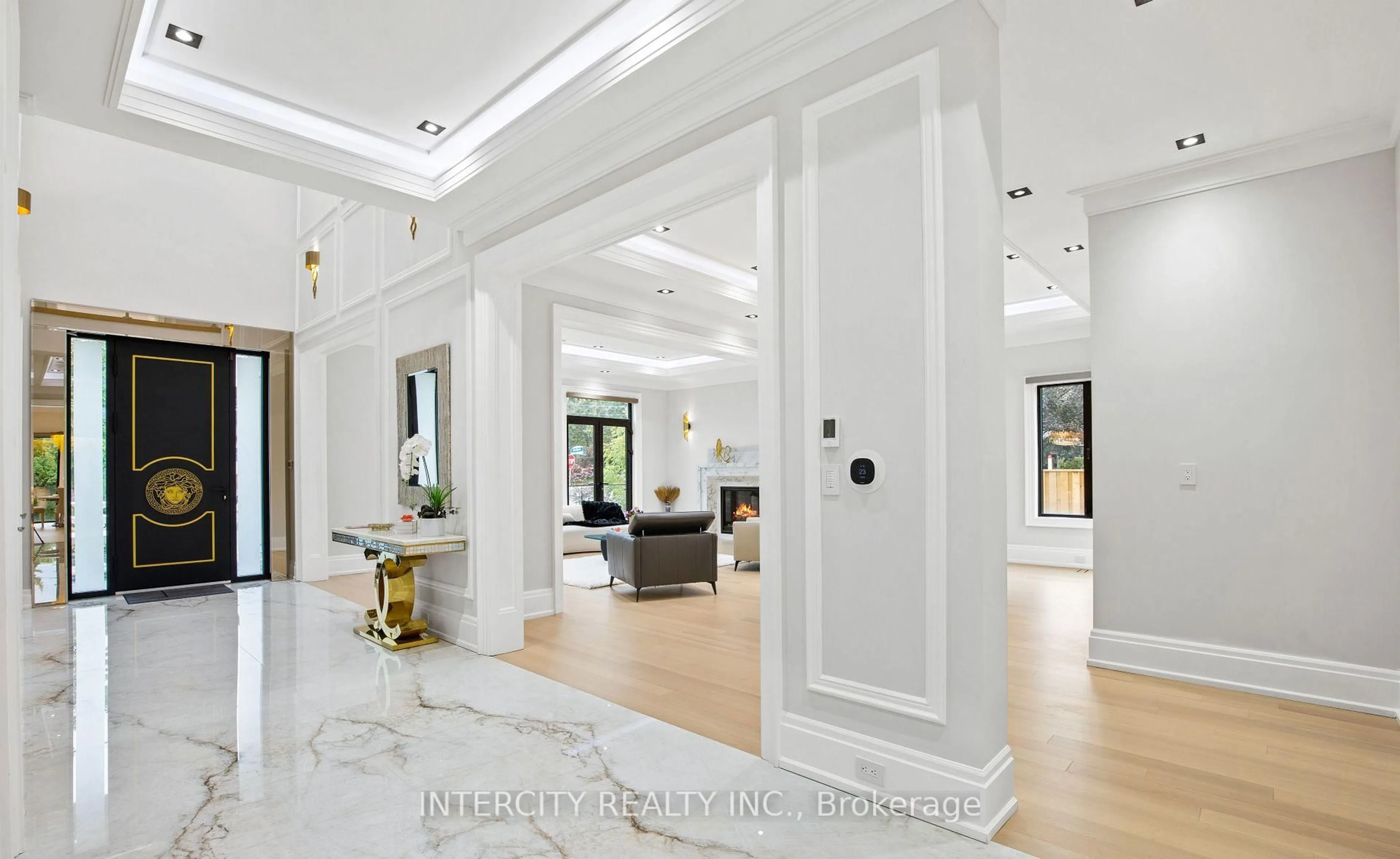 Indoor foyer for 1 Silvergrove Rd, Toronto Ontario M5L 2N5