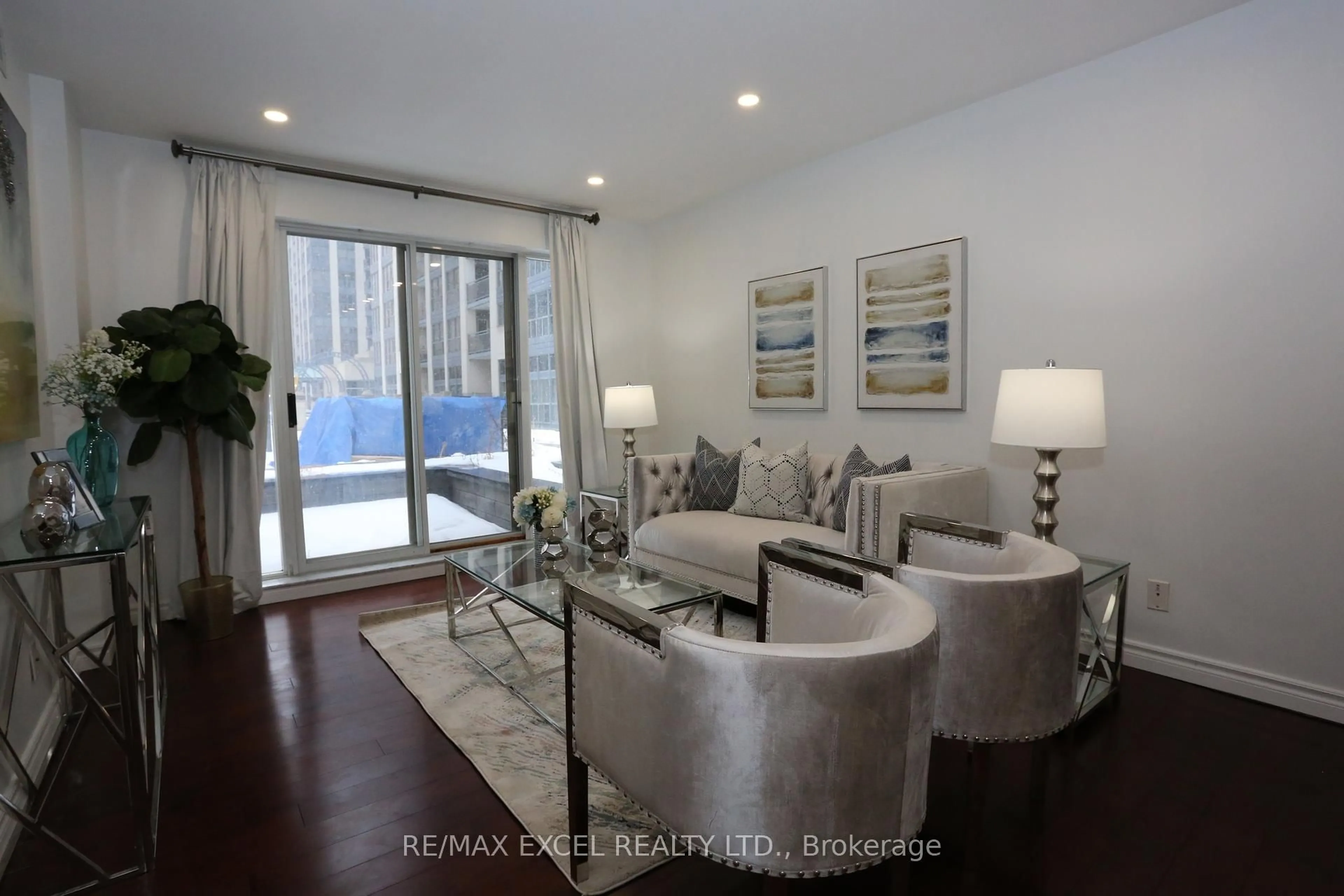 Living room with furniture, unknown for 38 Hollywood Ave #114, Toronto Ontario M2N 6R6