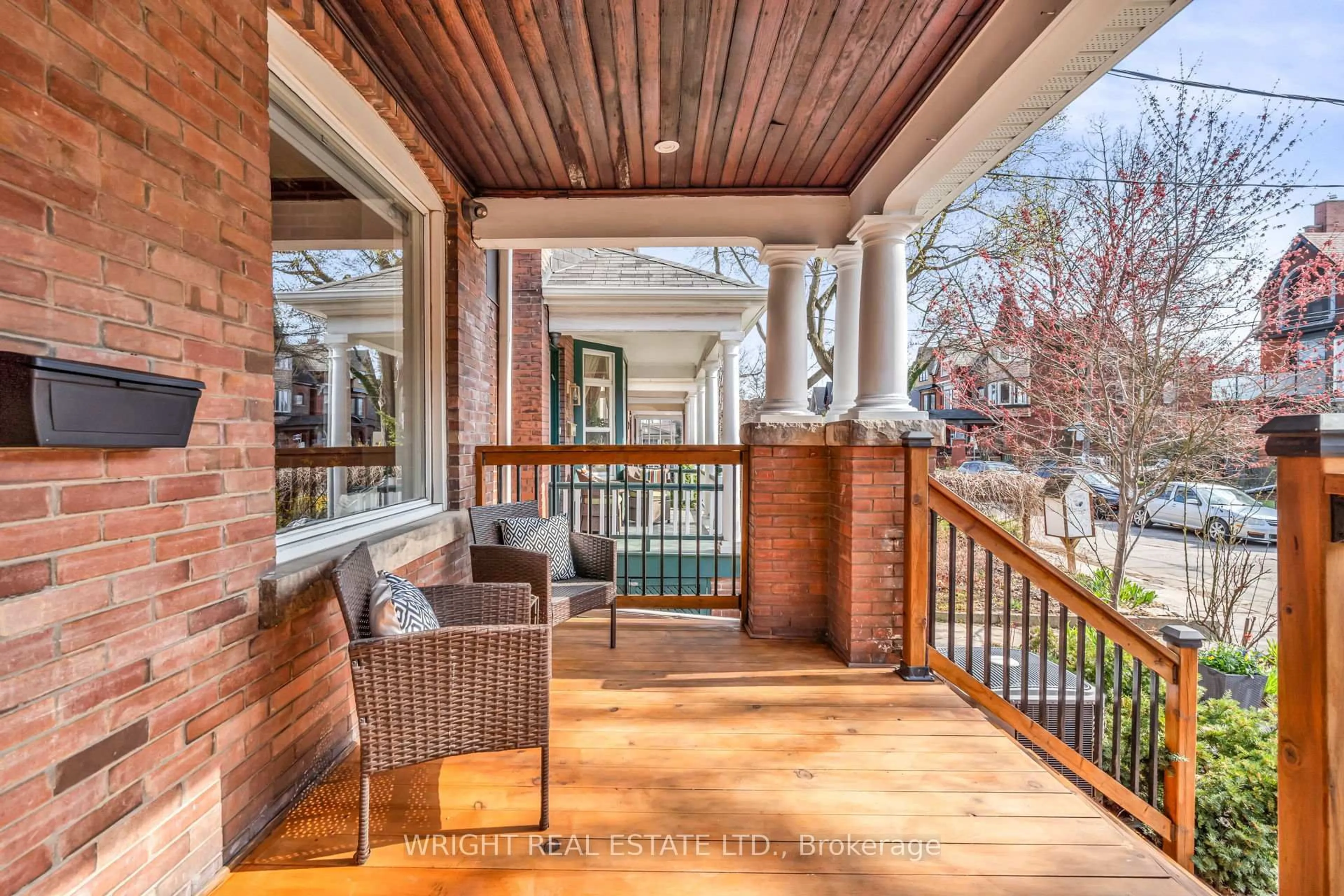 Patio, street for 665 Euclid Ave, Toronto Ontario M6G 2T8