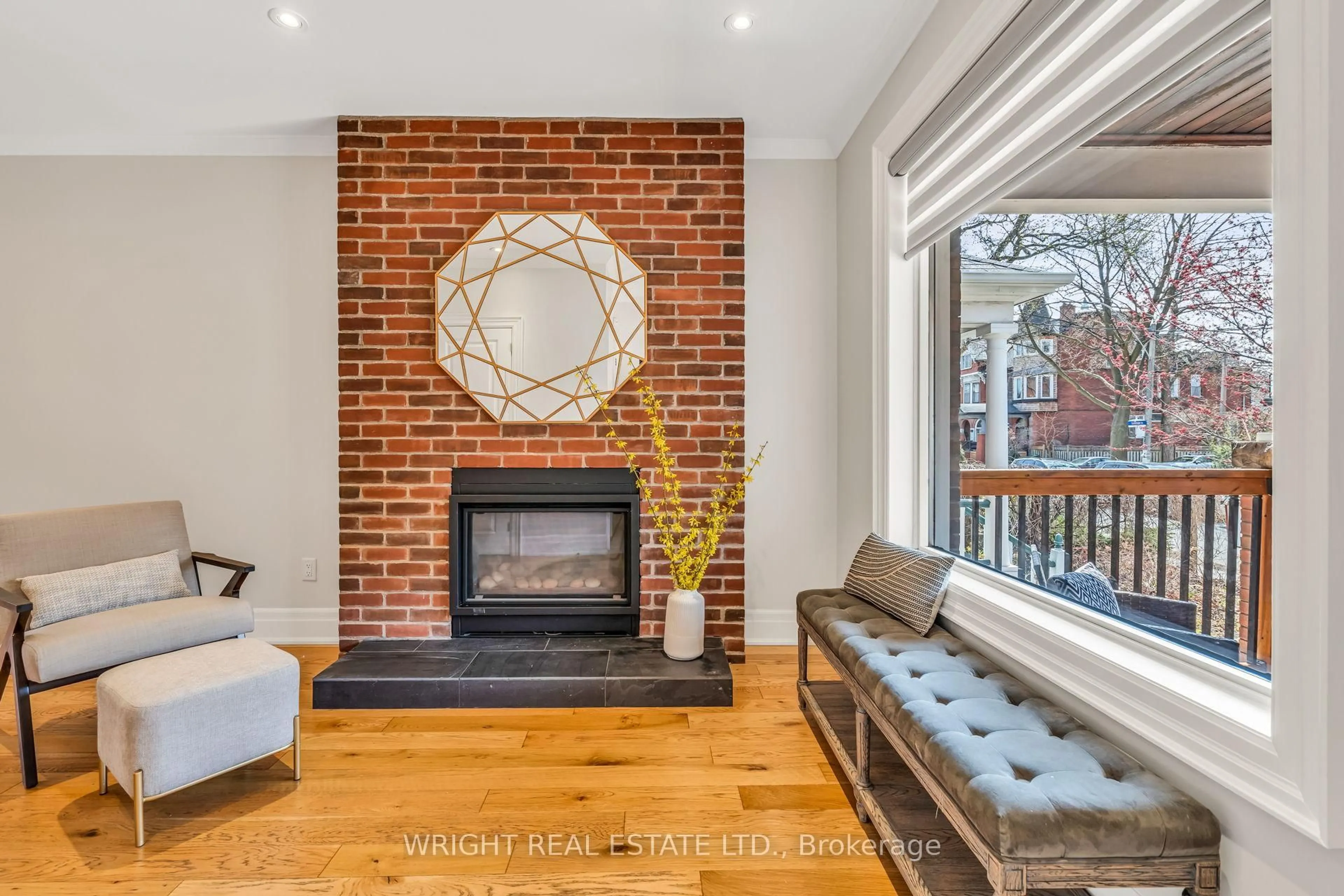 Living room with furniture, unknown for 665 Euclid Ave, Toronto Ontario M6G 2T8