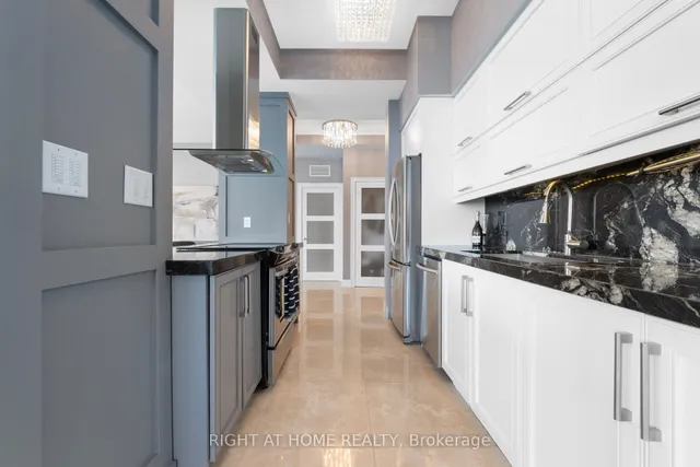 Additional image 11 of 65 Bremner Blvd Unit 5104