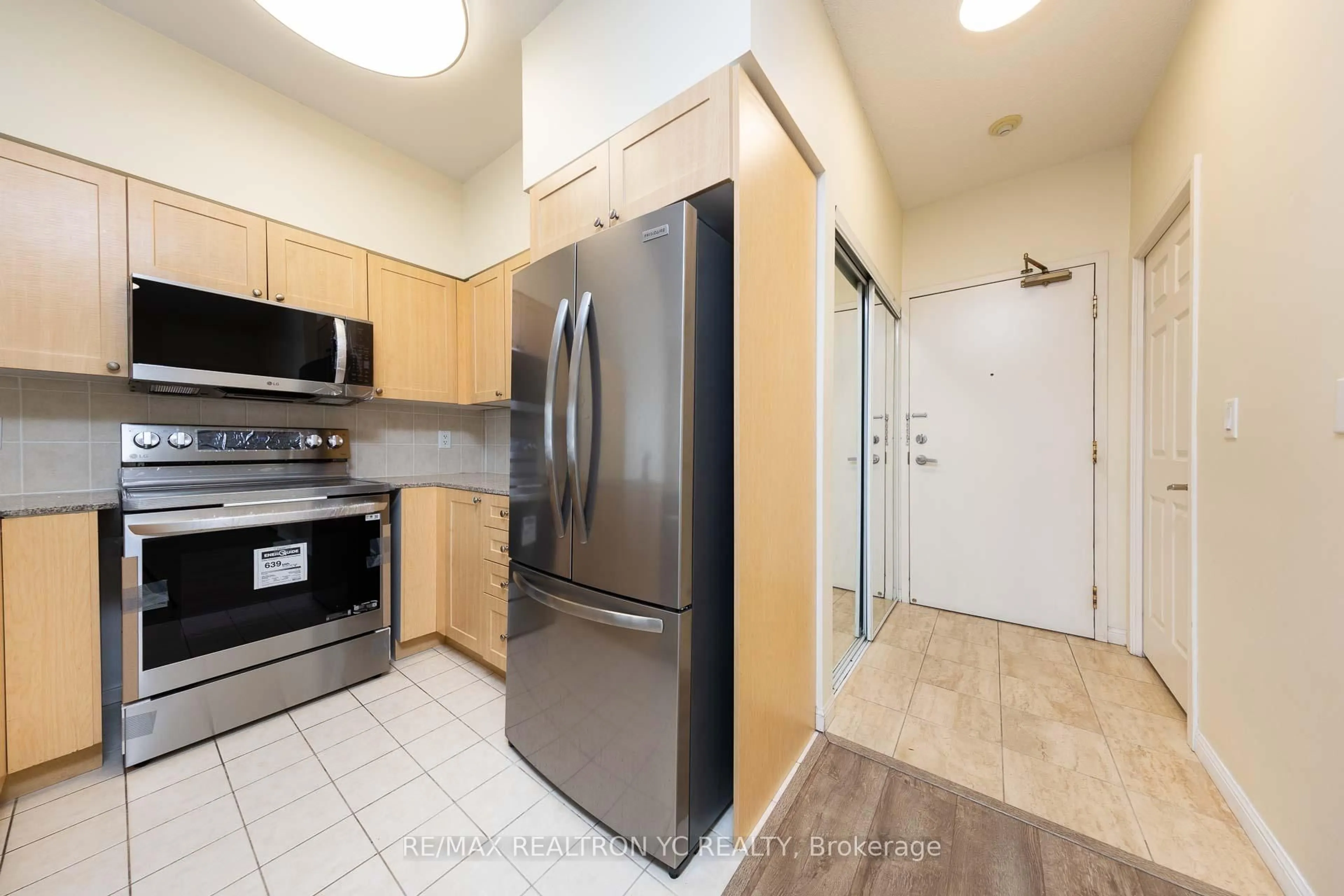 Standard kitchen, unknown for 5940 Yonge St #PH16, Toronto Ontario M2M 4M6