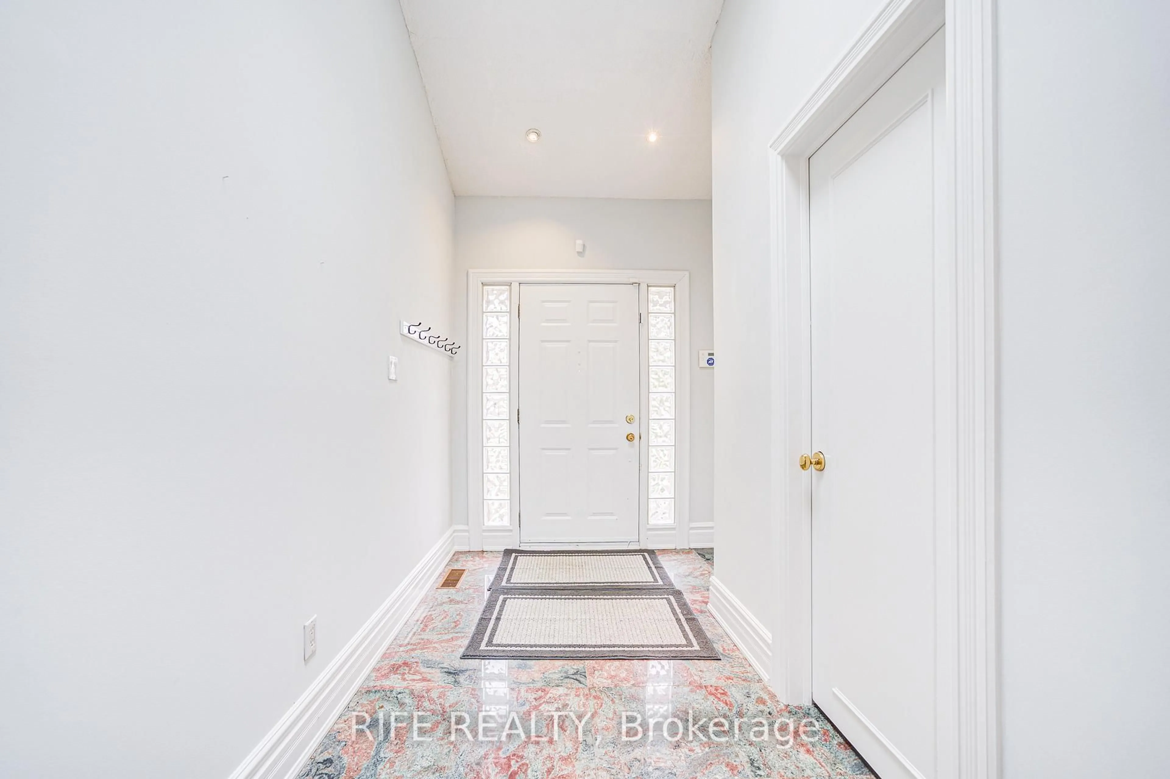 Indoor entryway for 17 Bramble Dr, Toronto Ontario M3B 2E9
