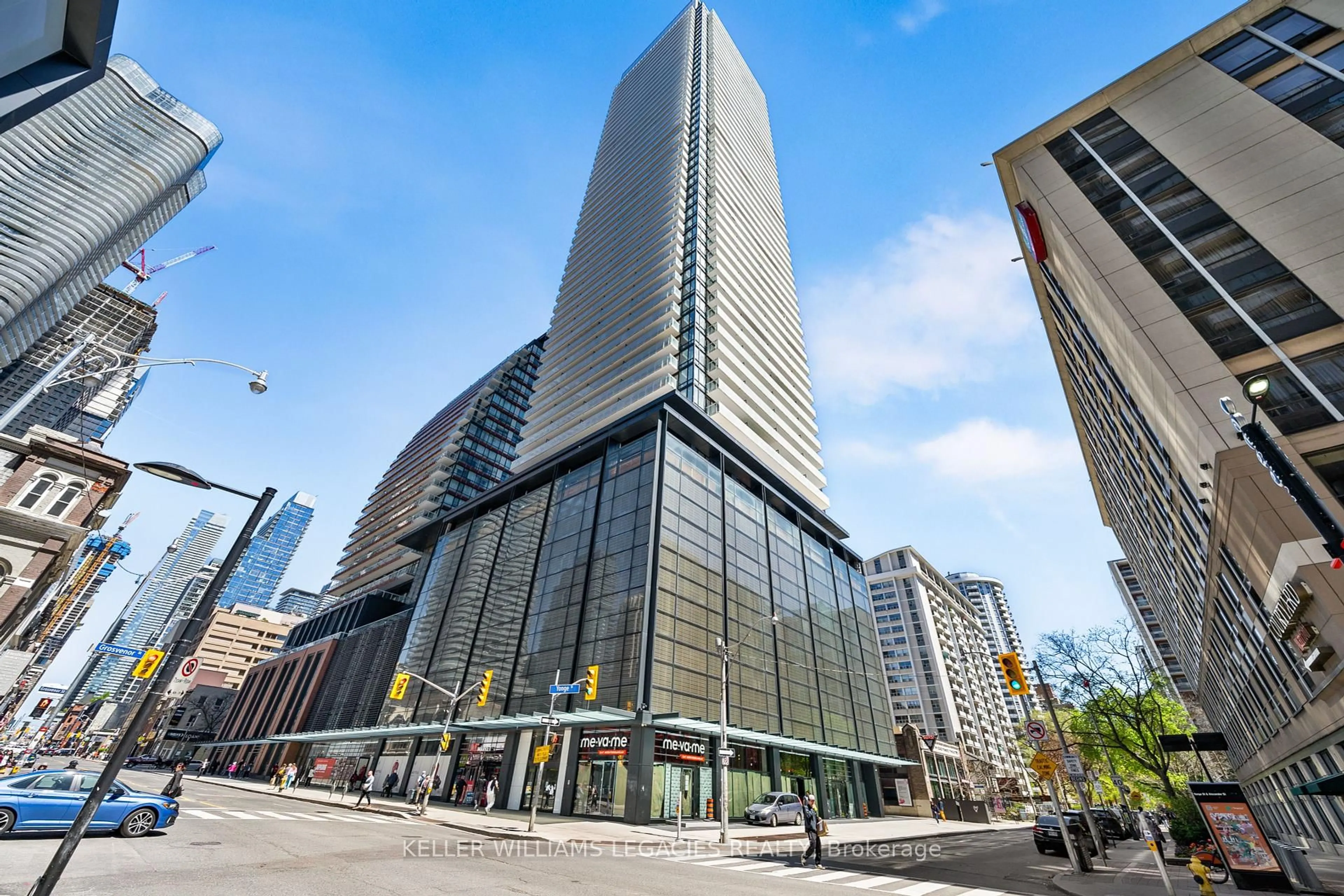 Indoor foyer for 501 Yonge St #1211, Toronto Ontario M4Y 0G8