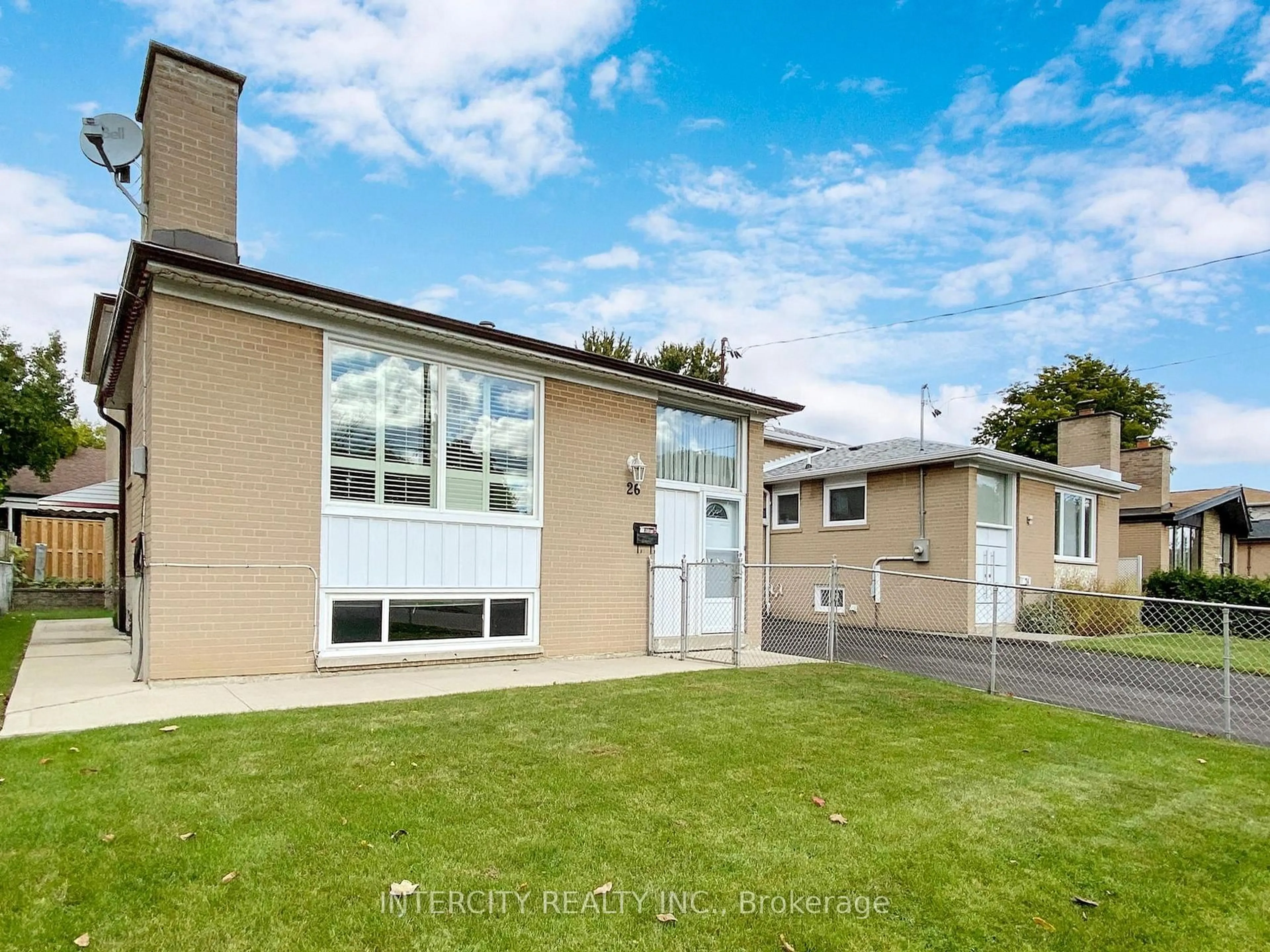 A pic from outside/outdoor area/front of a property/back of a property/a pic from drone, street for 26 Donnalyn Dr, Toronto Ontario M2R 2R8