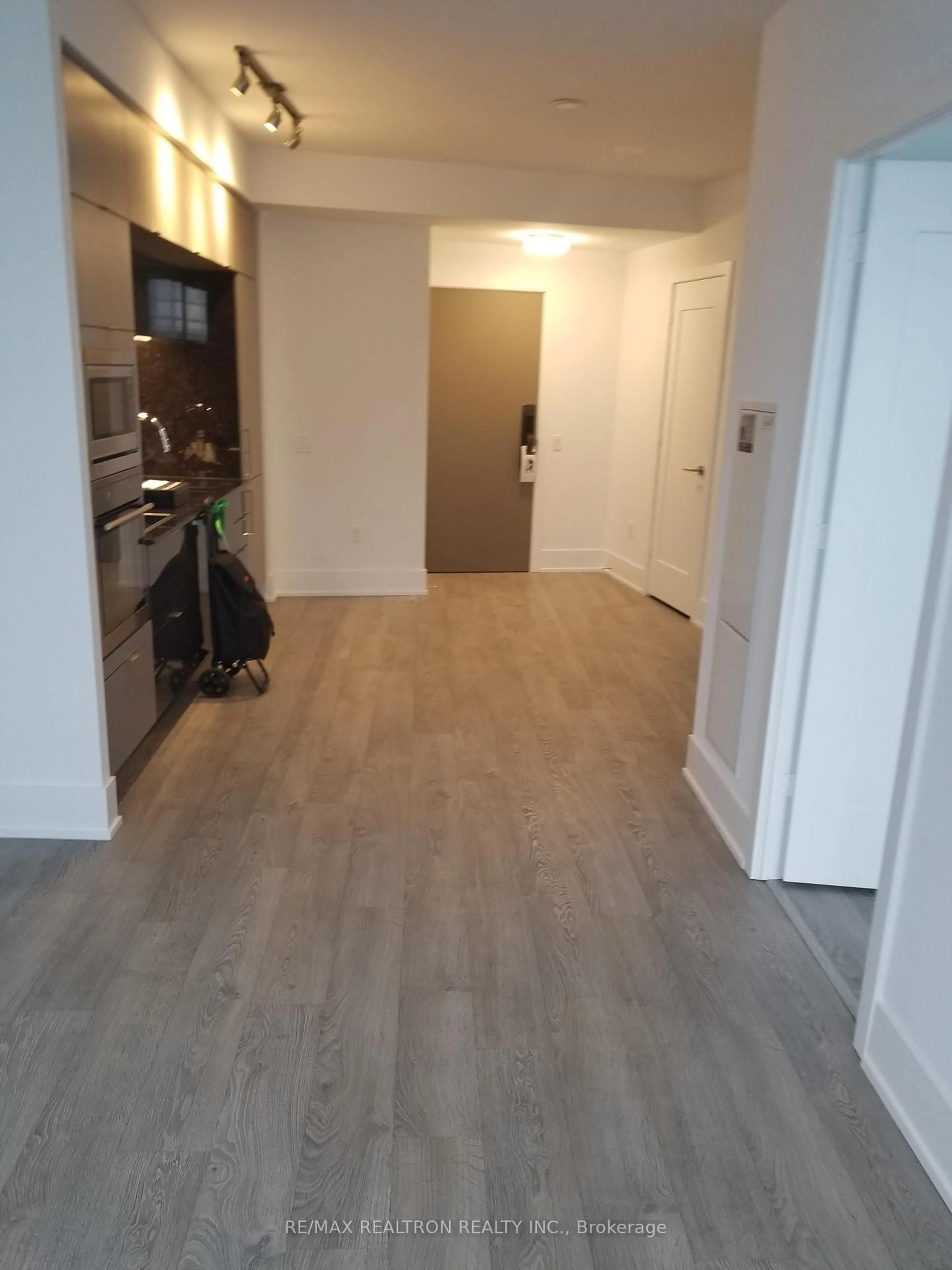 A pic of a room for 10 York St #3709, Toronto Ontario M5J 0E1