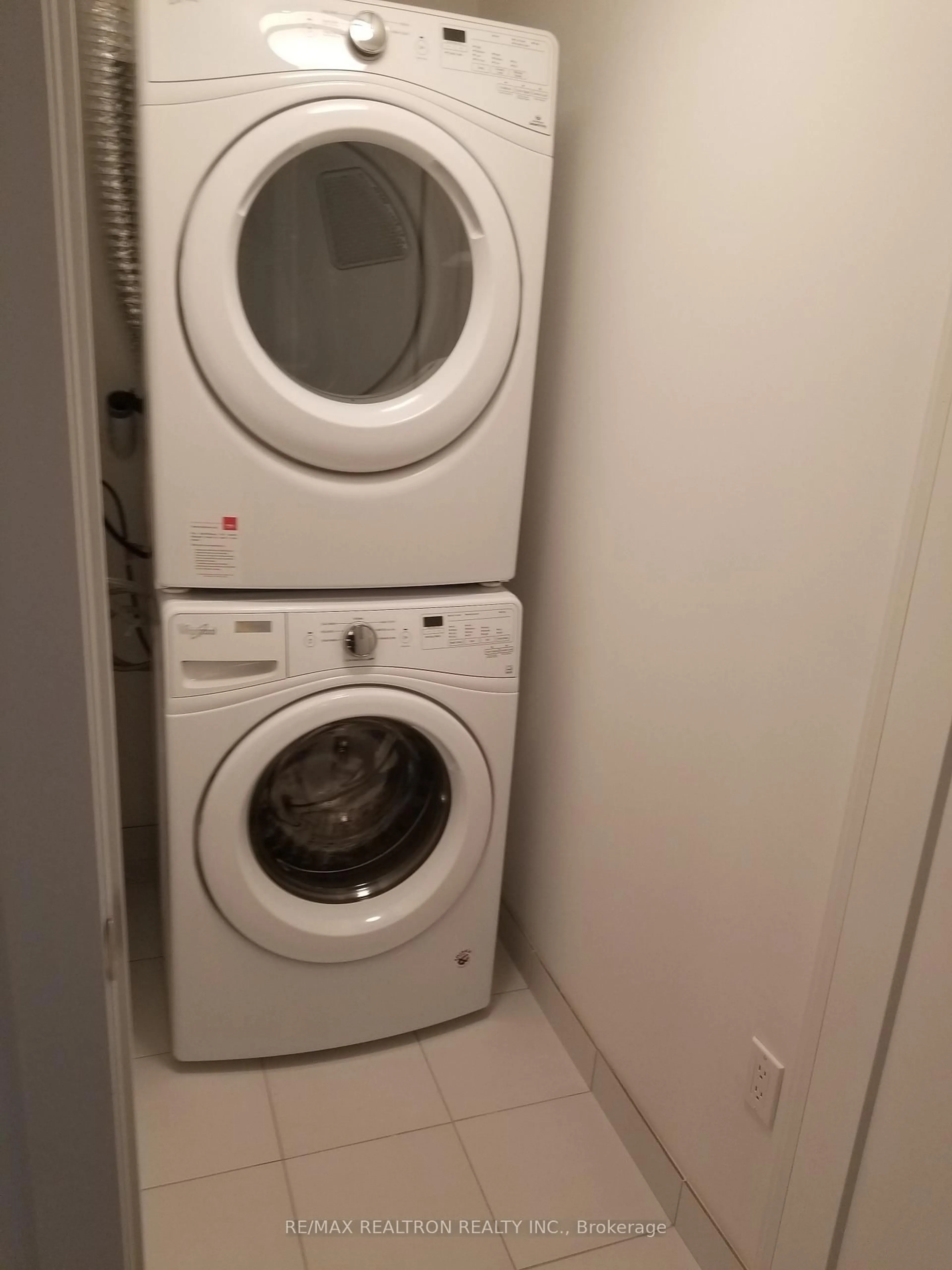 Laundry room for 10 York St #3709, Toronto Ontario M5J 0E1