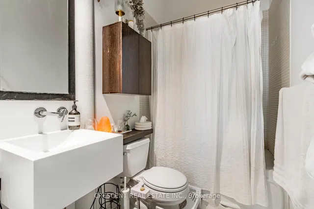 Additional property image - 915 King St Unit 208