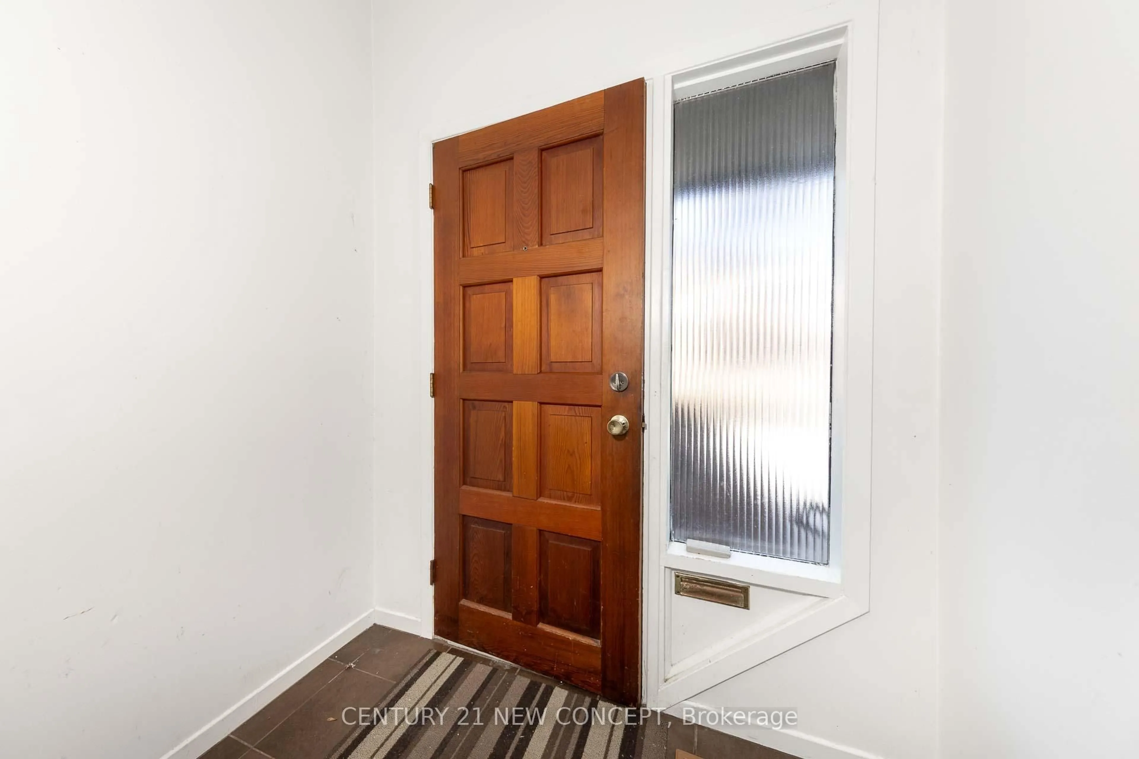 Indoor entryway for 4 Texas Rose Way, Toronto Ontario M2N 5Z2