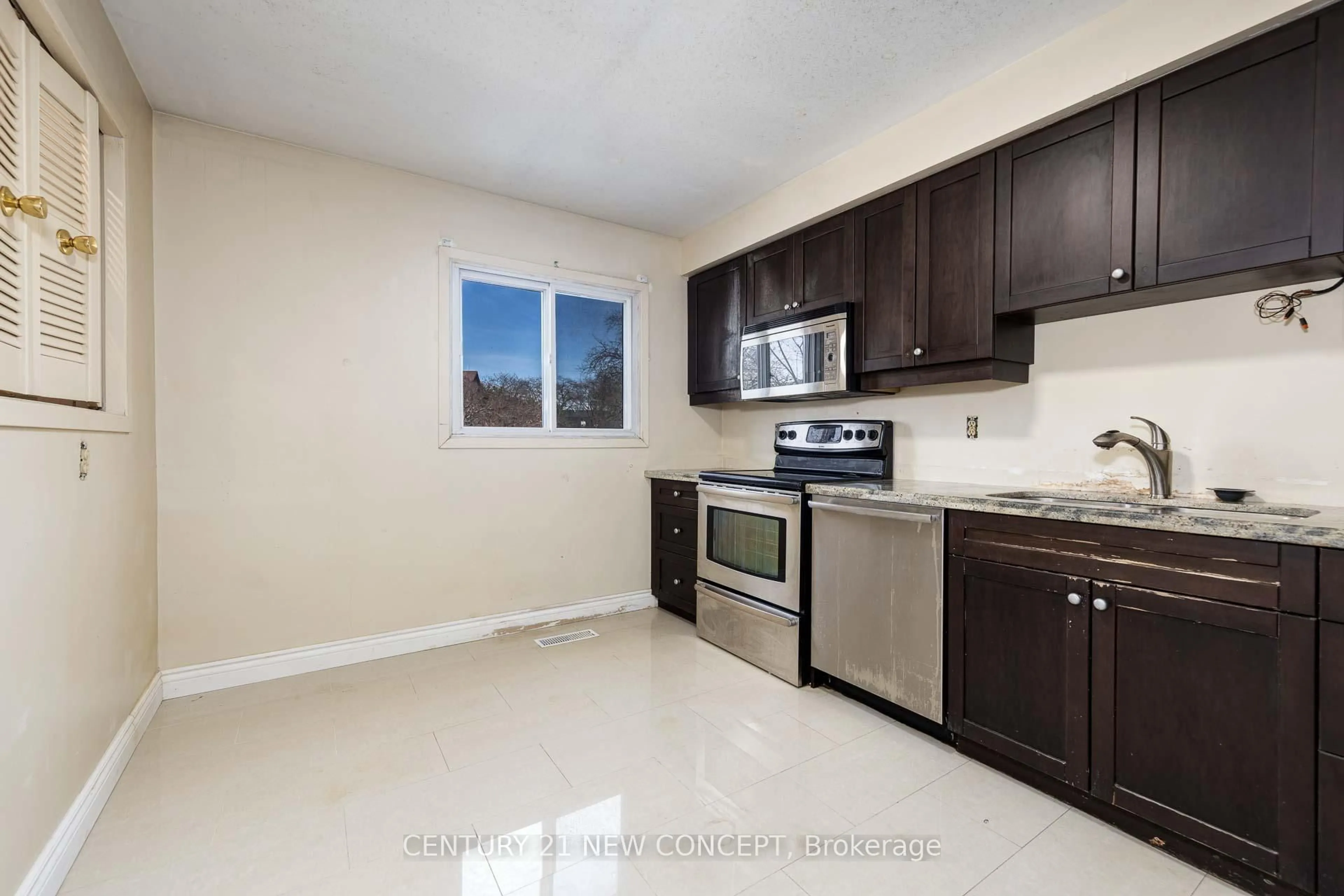Standard kitchen, ceramic/tile floor for 4 Texas Rose Way, Toronto Ontario M2N 5Z2