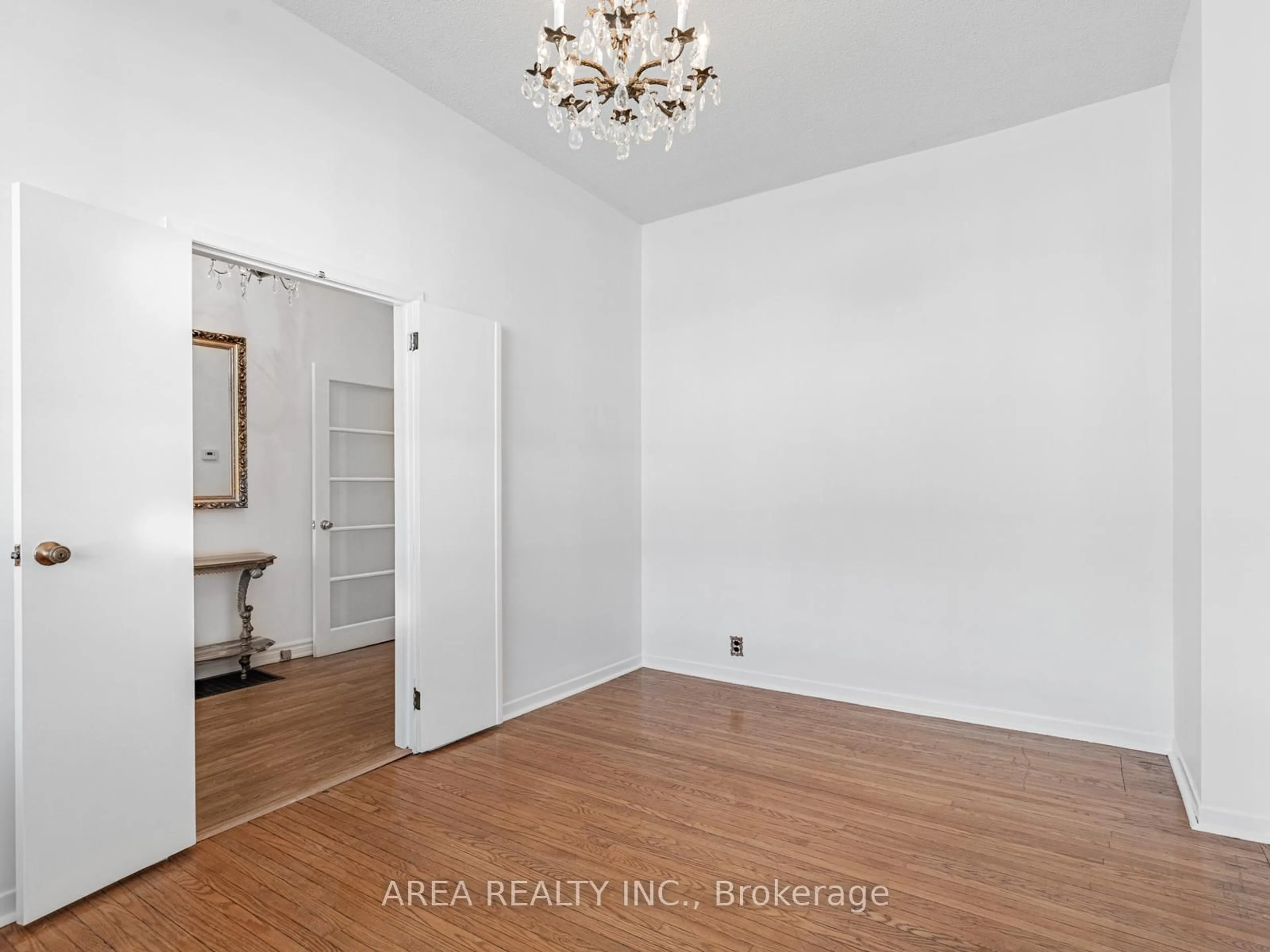 A pic of a room for 135 Bellwoods Ave, Toronto Ontario M6J 2P6