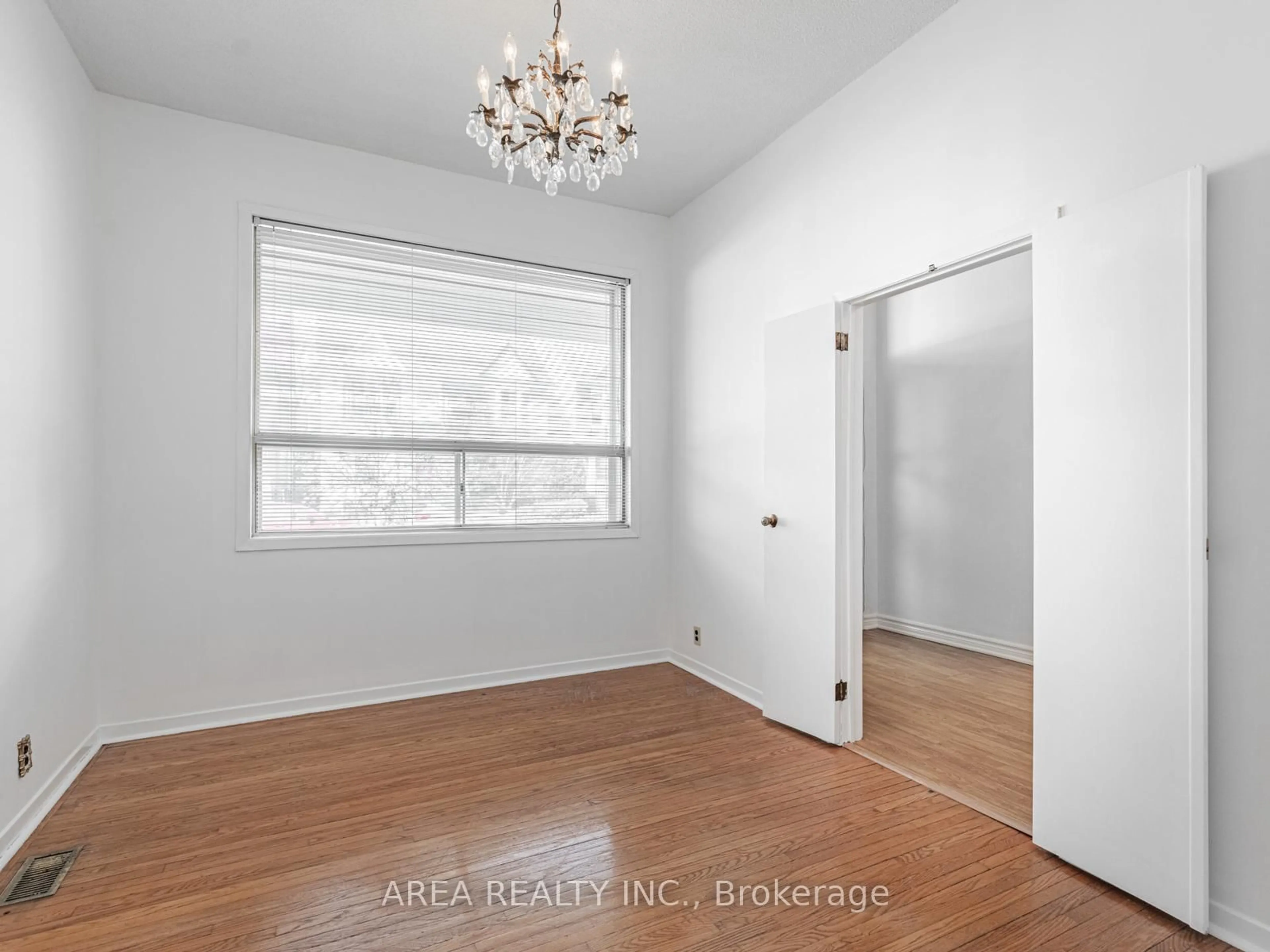 A pic of a room for 135 Bellwoods Ave, Toronto Ontario M6J 2P6