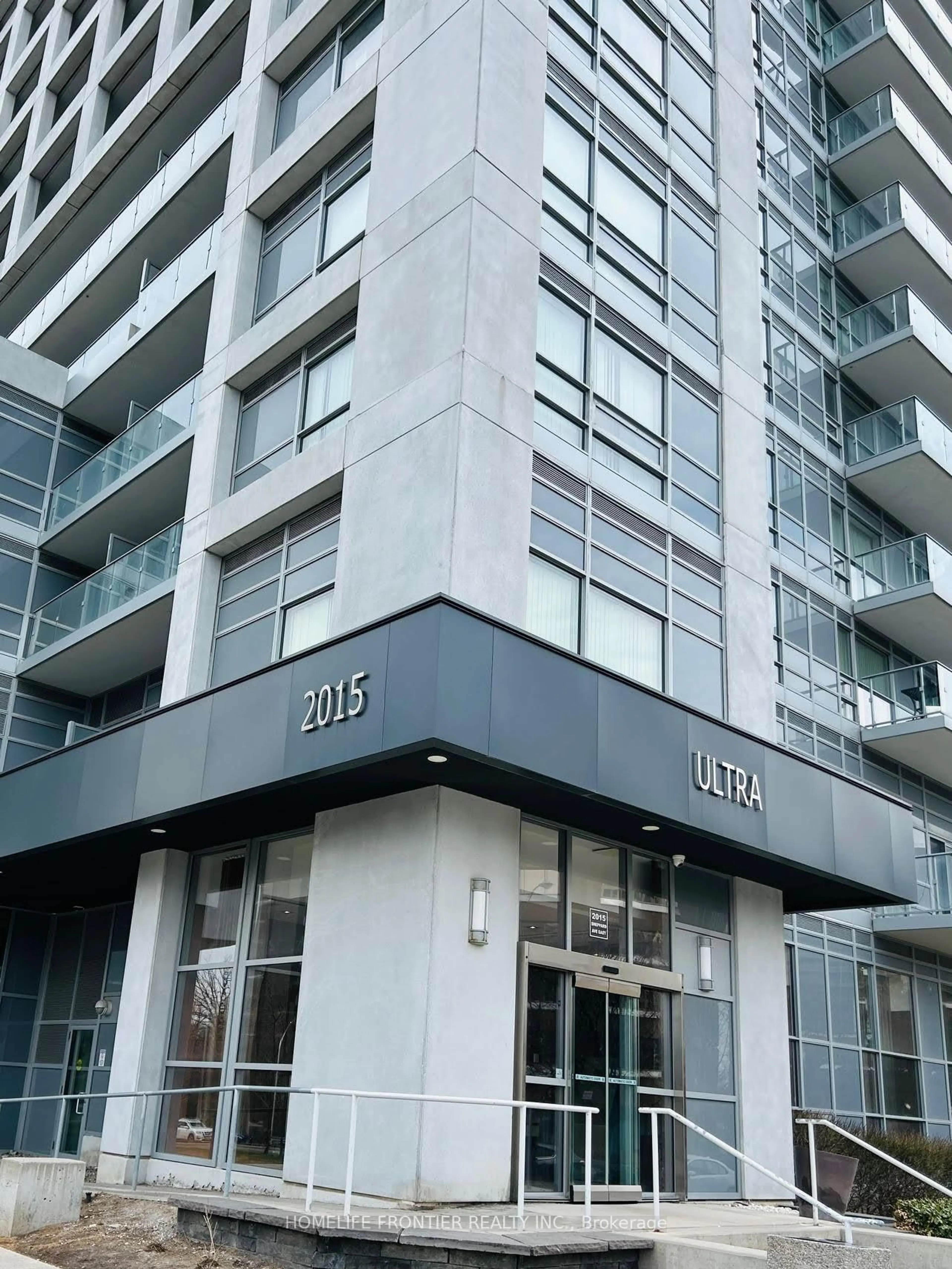 Indoor foyer for 2015 Sheppard Ave #203, Toronto Ontario M2J 0B3