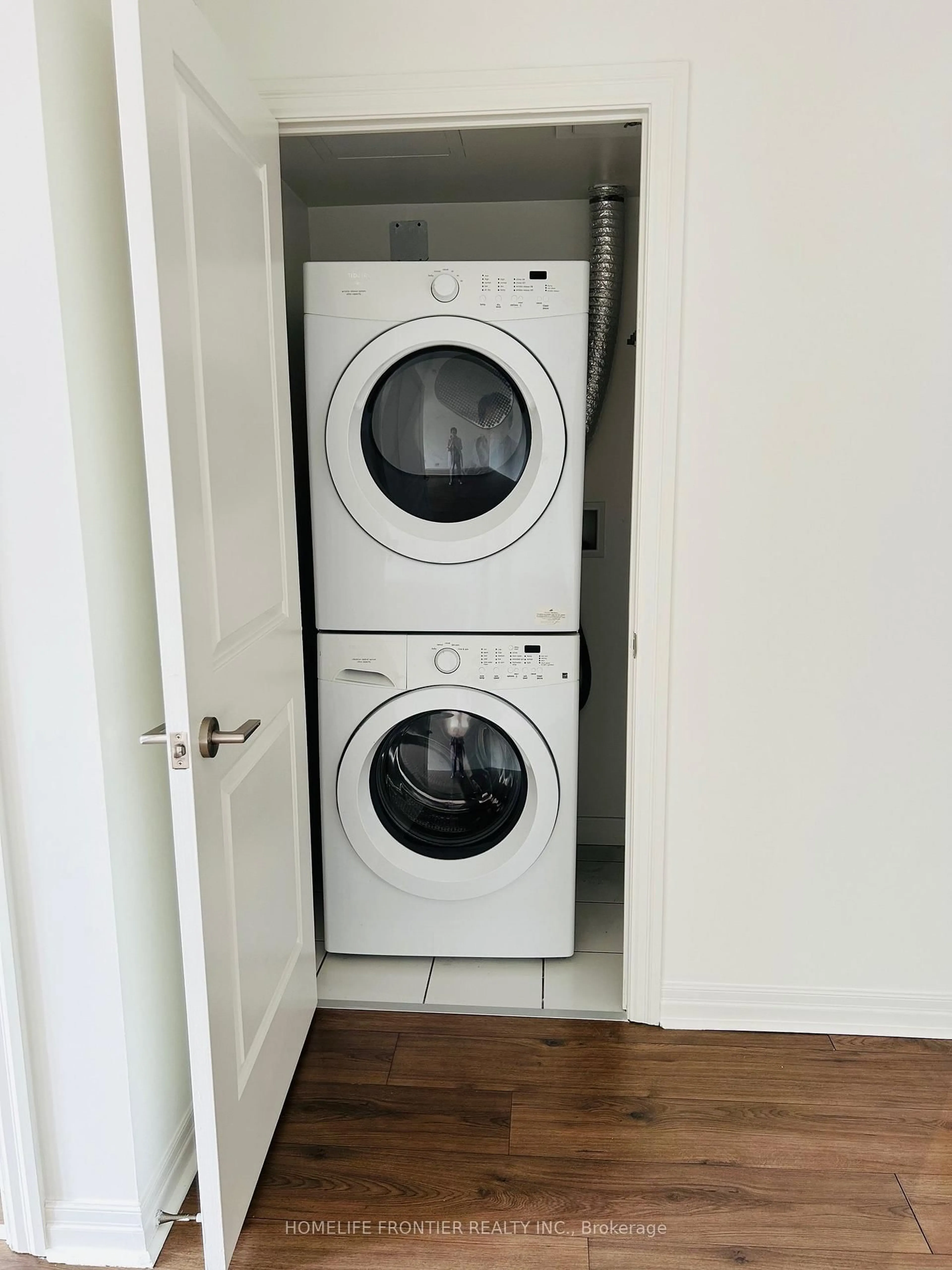 Laundry room for 2015 Sheppard Ave #203, Toronto Ontario M2J 0B3