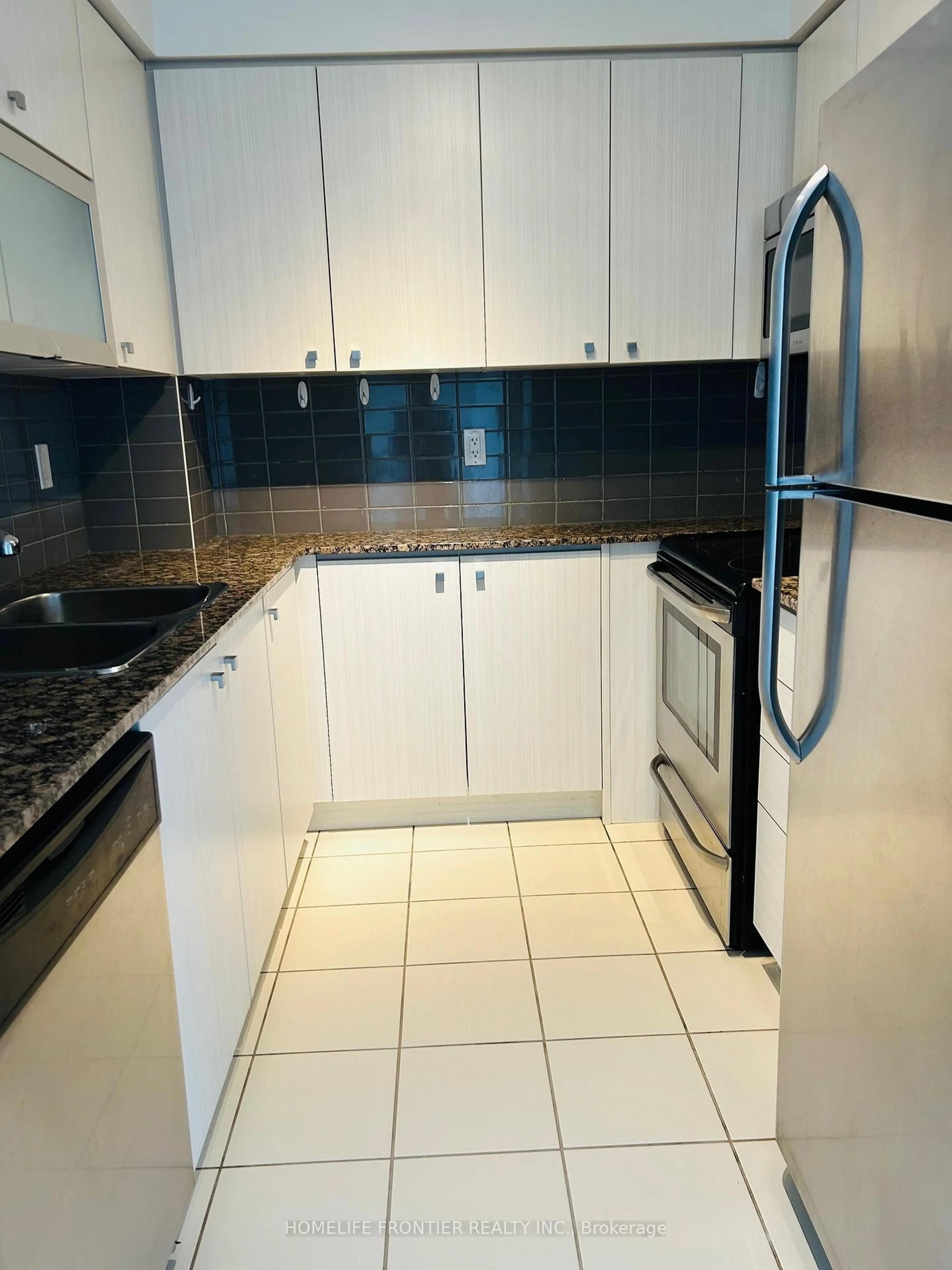 Standard kitchen, ceramic/tile floor for 2015 Sheppard Ave #203, Toronto Ontario M2J 0B3