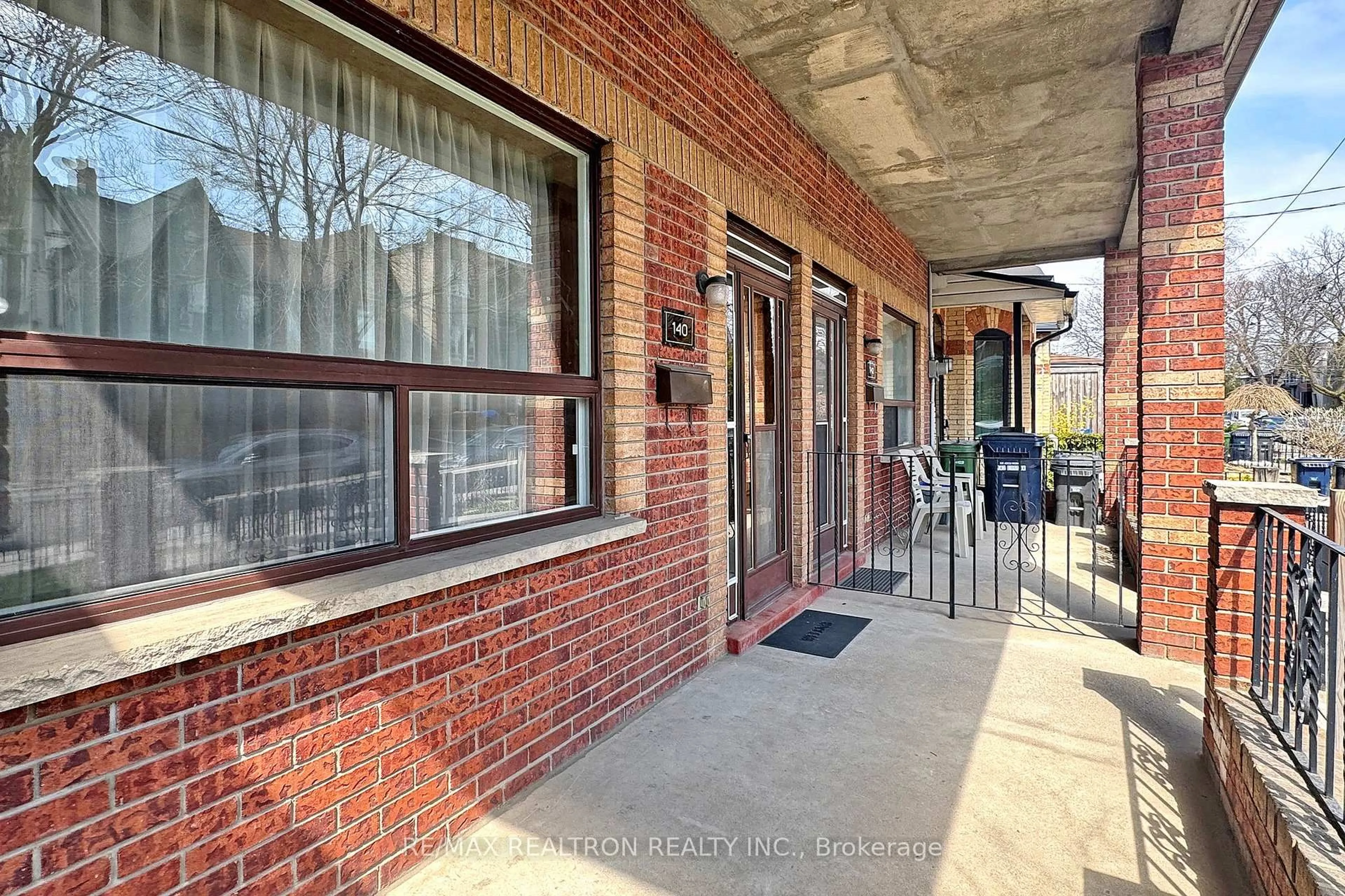 Unknown for 140 Lisgar St, Toronto Ontario M6J 3G3