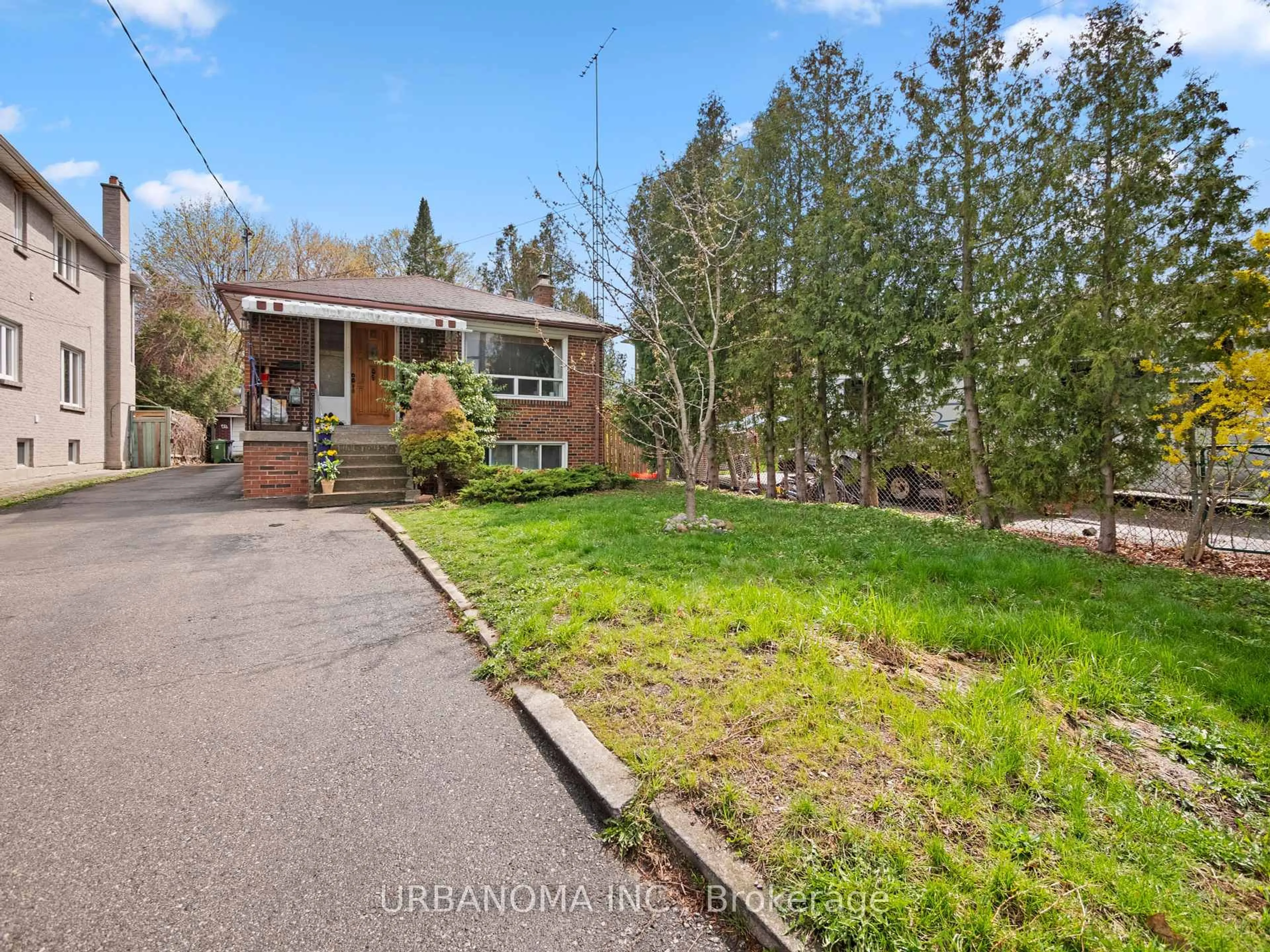A pic from outside/outdoor area/front of a property/back of a property/a pic from drone, unknown for 45 Northwood Dr, Toronto Ontario M2M 2J9
