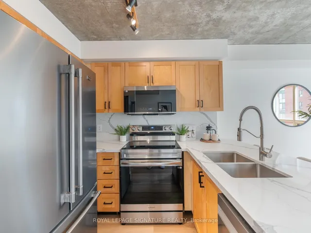 Additional property image - 800 King St Unit 609