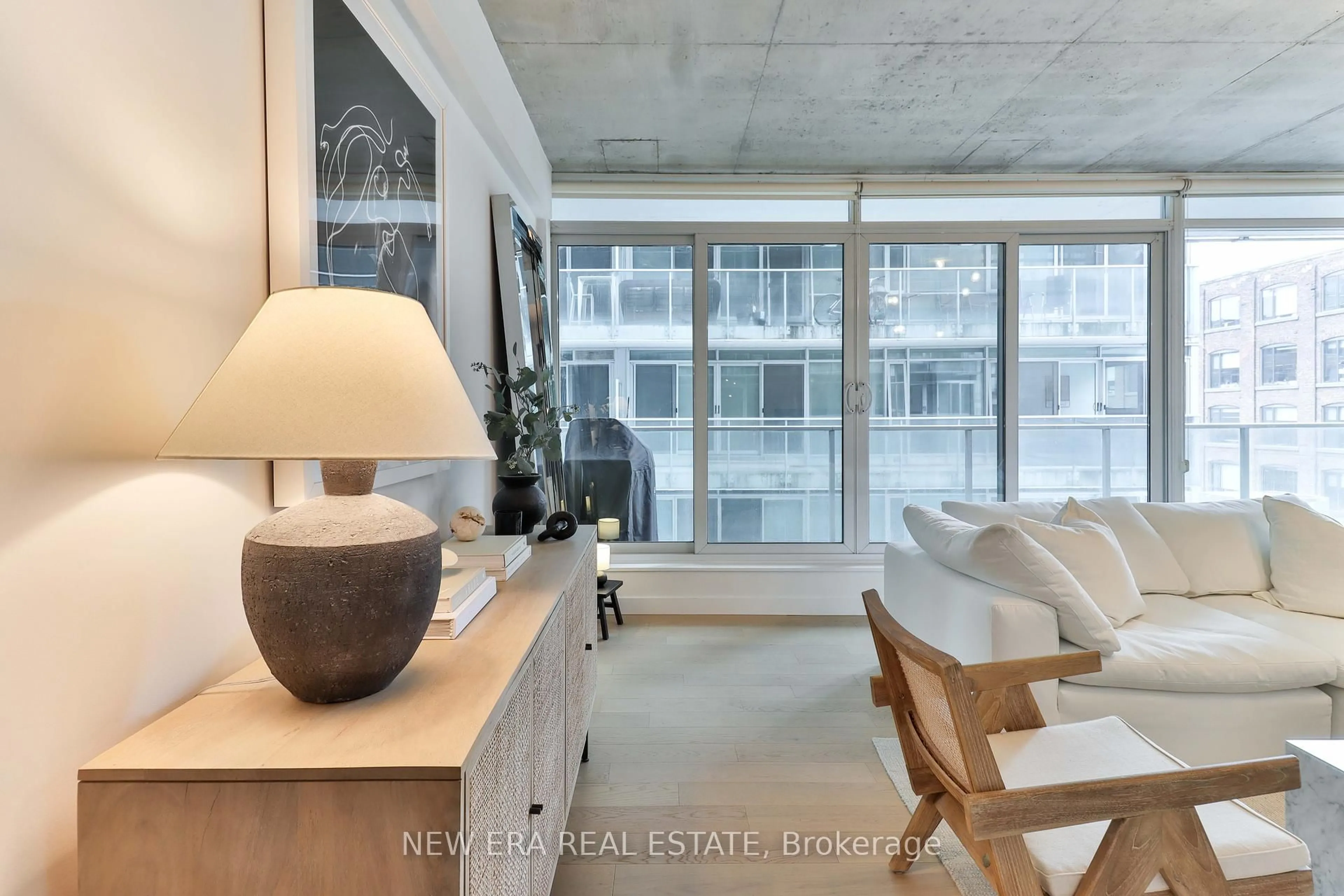 Unknown for 75 Portland St #423, Toronto Ontario M5V 2M9