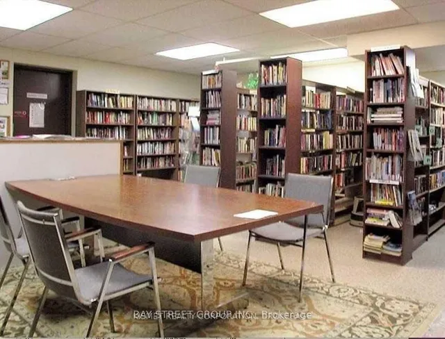 Additional property image - 33 Harbour Sq Unit 3019