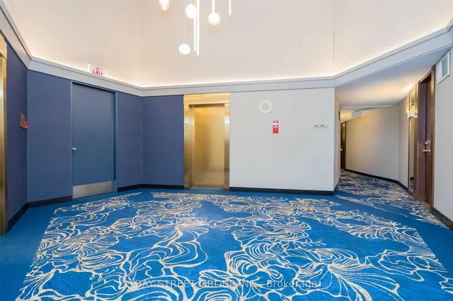 Additional property image - 33 Harbour Sq Unit 3019