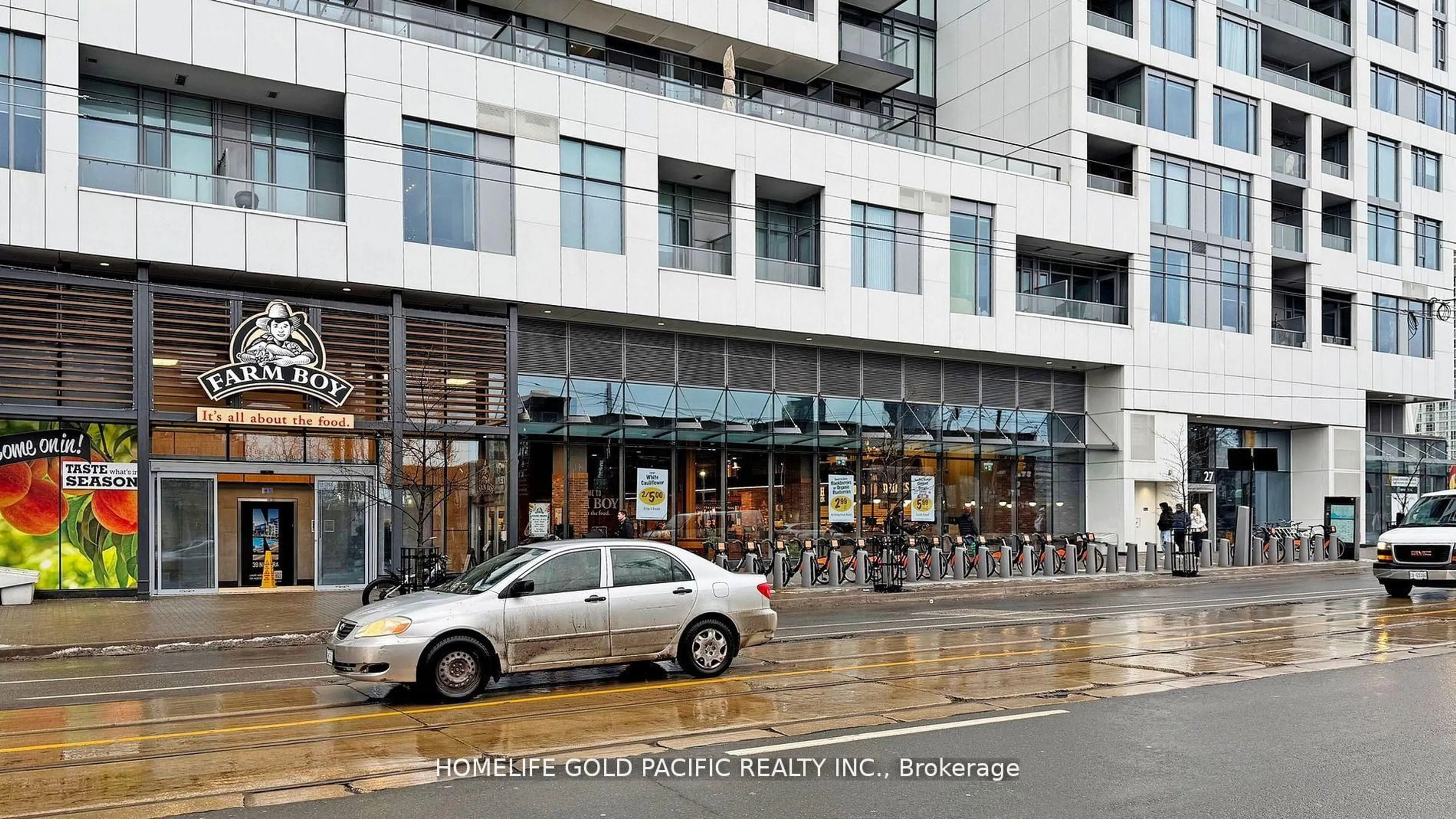 Indoor foyer for 27 Bathurst St #516W, Toronto Ontario M5V 0R1