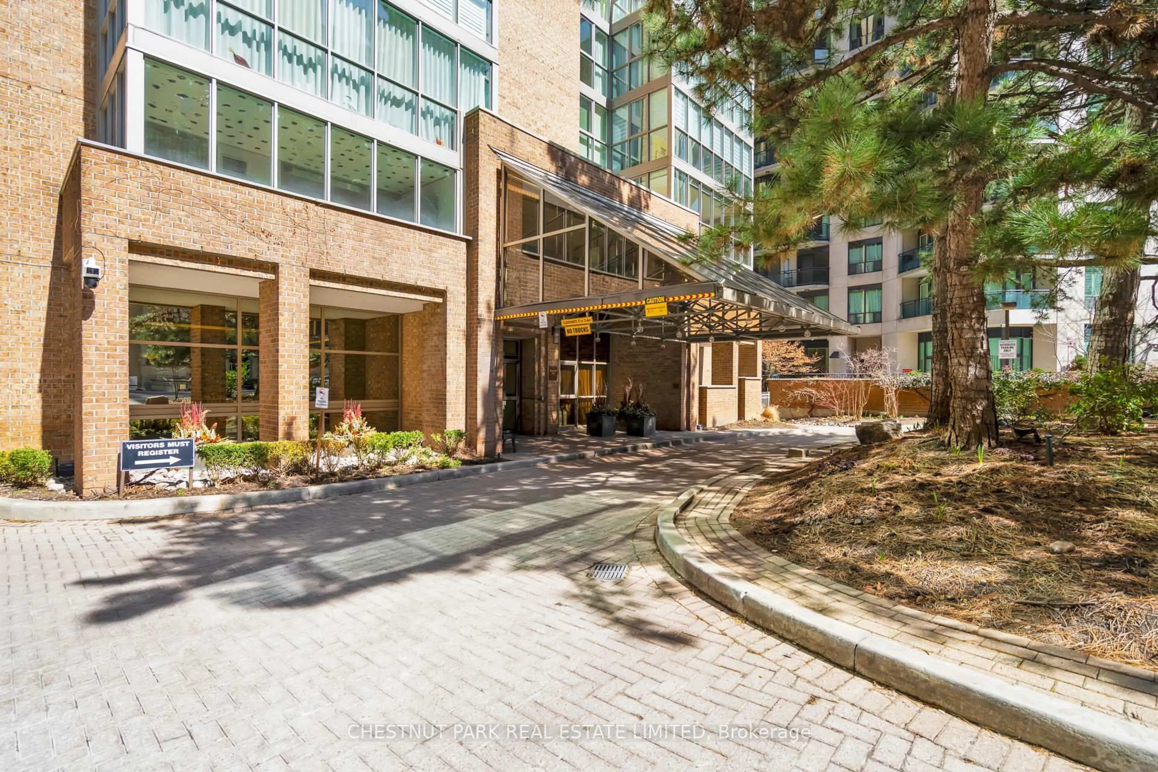Indoor foyer for 278 Bloor St #410, Toronto Ontario M4W 3M4