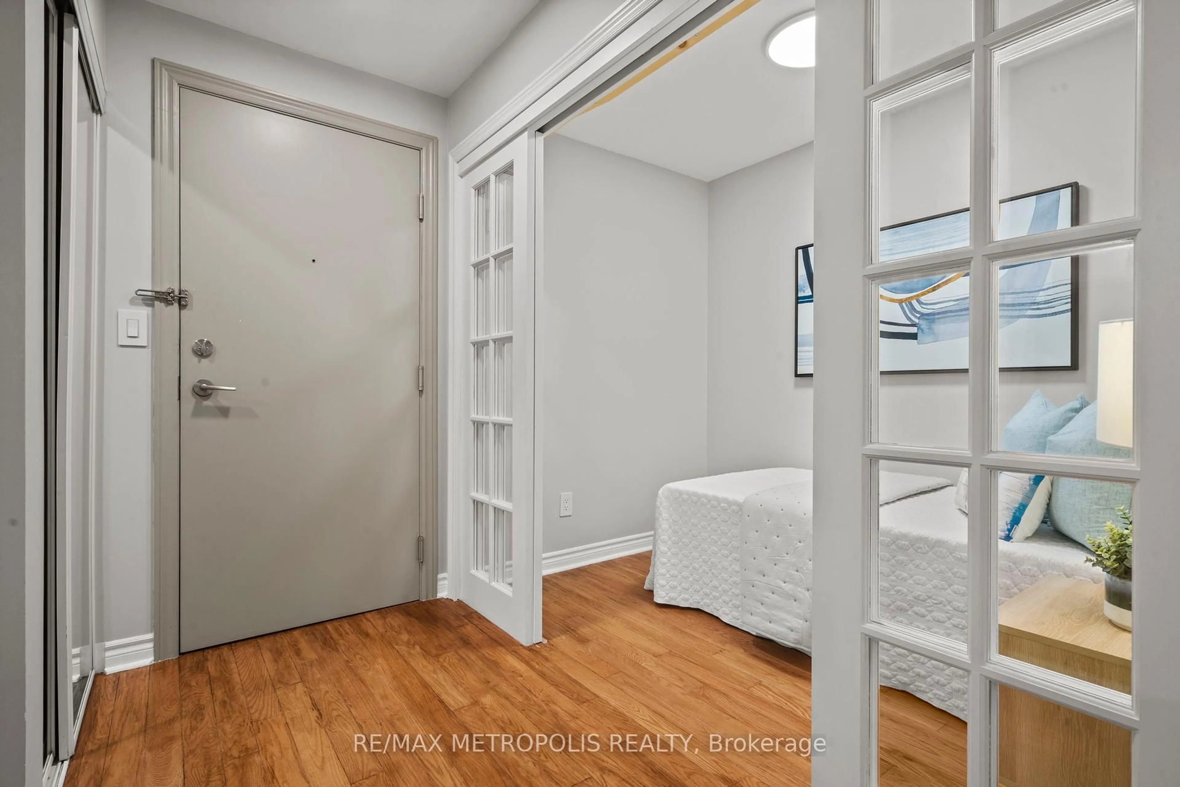 Indoor entryway for 270 WELLINGTON St #623, Toronto Ontario M5V 3P5
