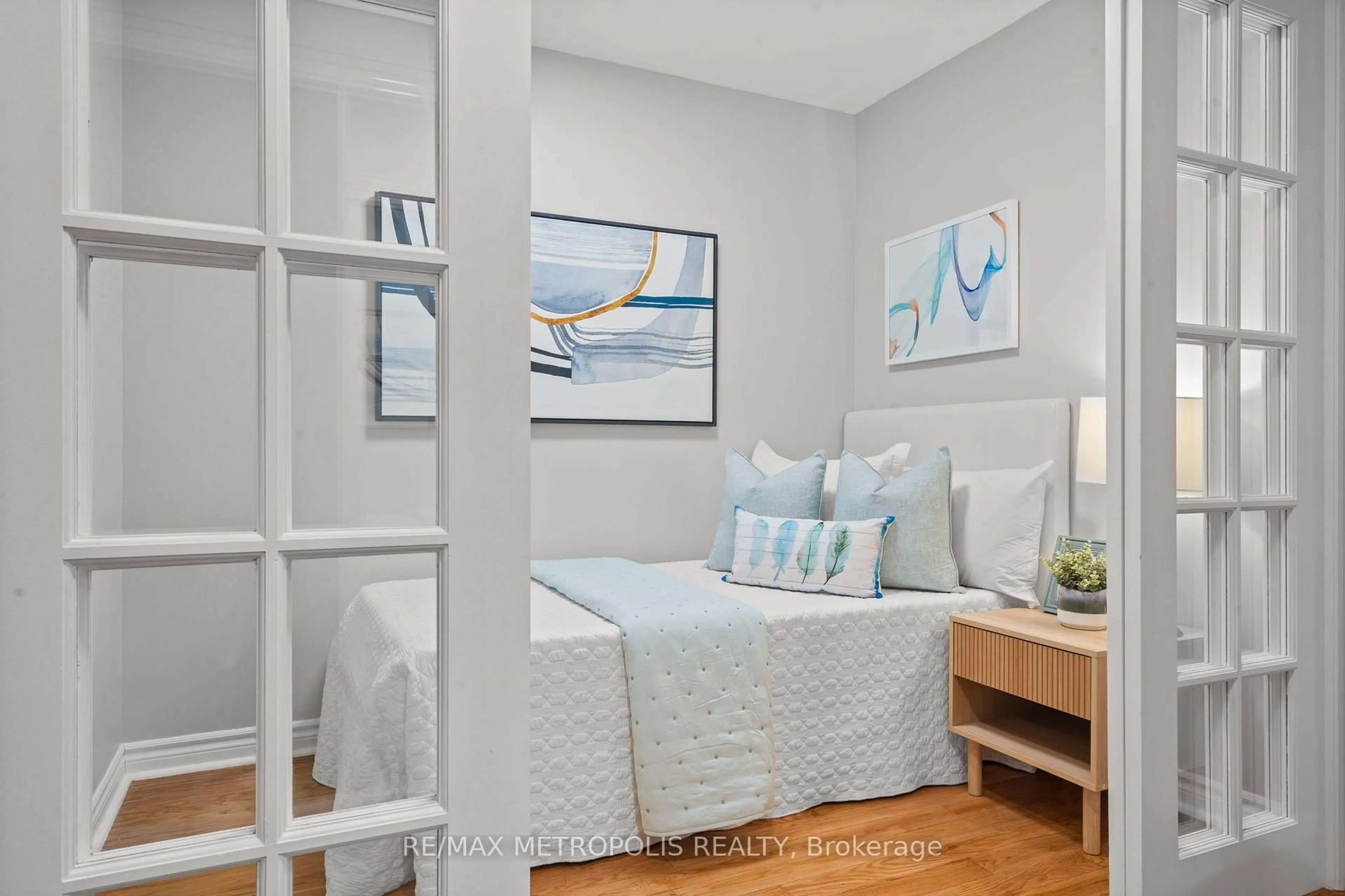 Bedroom with bed, unknown for 270 WELLINGTON St #623, Toronto Ontario M5V 3P5