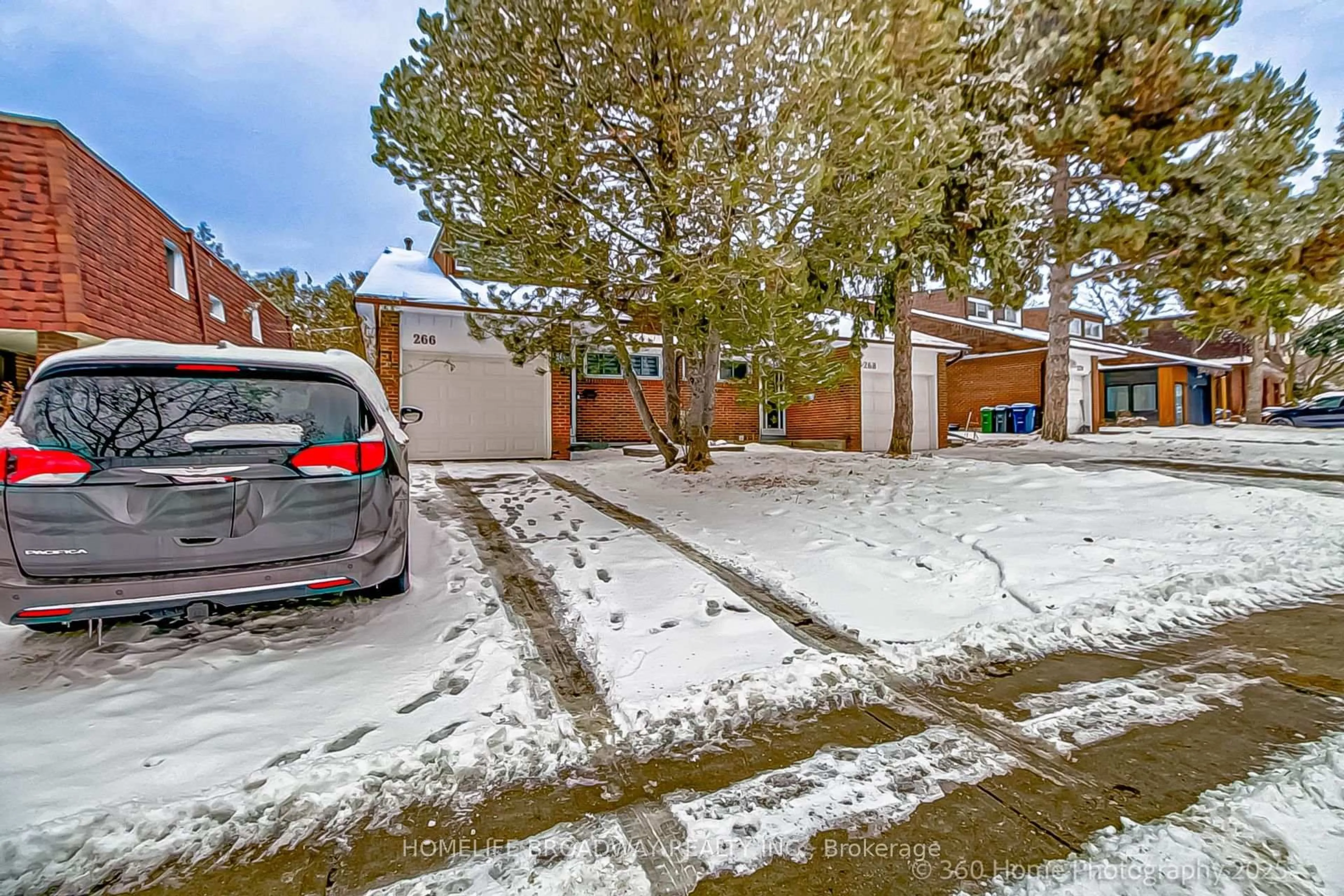 A pic from outside/outdoor area/front of a property/back of a property/a pic from drone, street for 266 Mcnicoll Ave, Toronto Ontario M2H 2C7